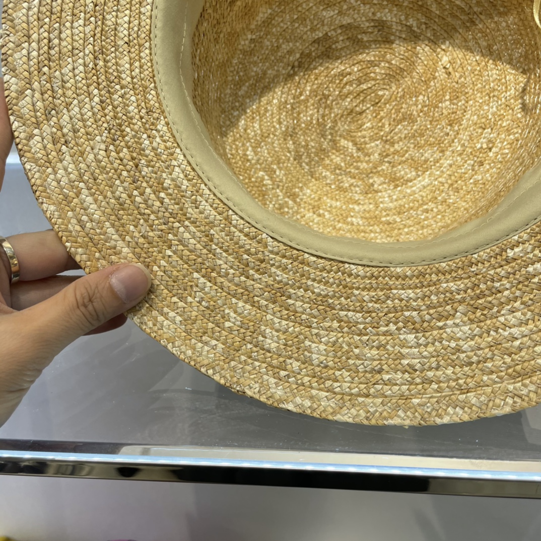 Bagsaaa Bv*b*rry Hat