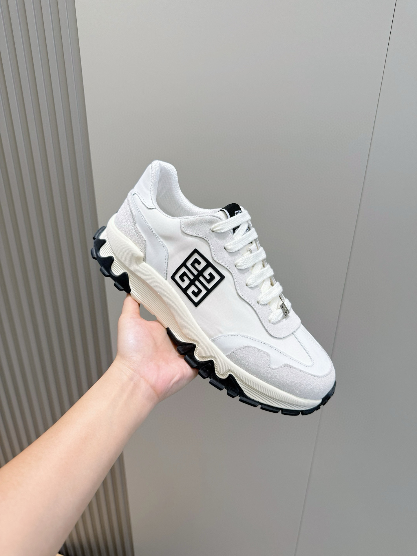 Bagsaaa Givenchy Sneakers