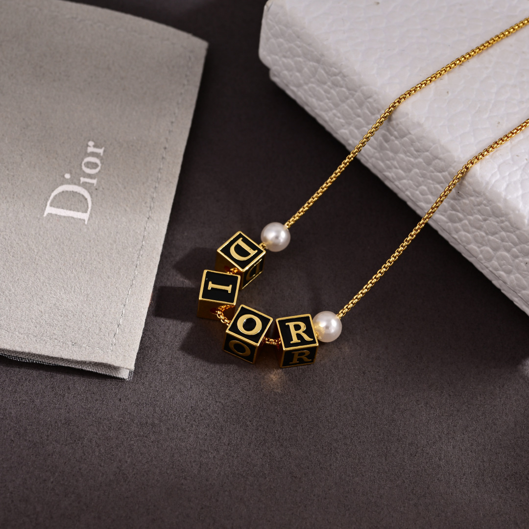 Bagsaaa D-Dice Necklace