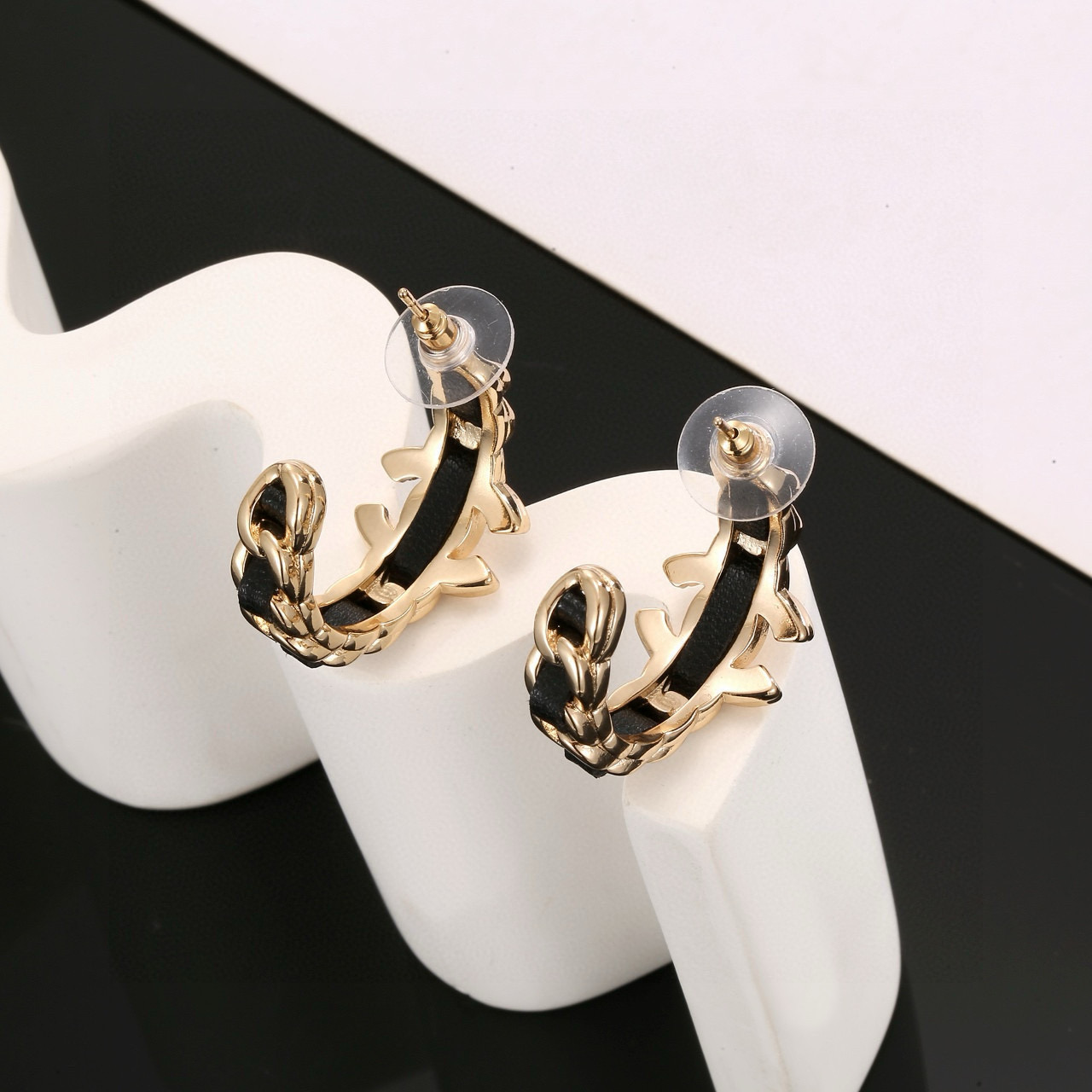 Bagsaaa Ch**el Earrings 16