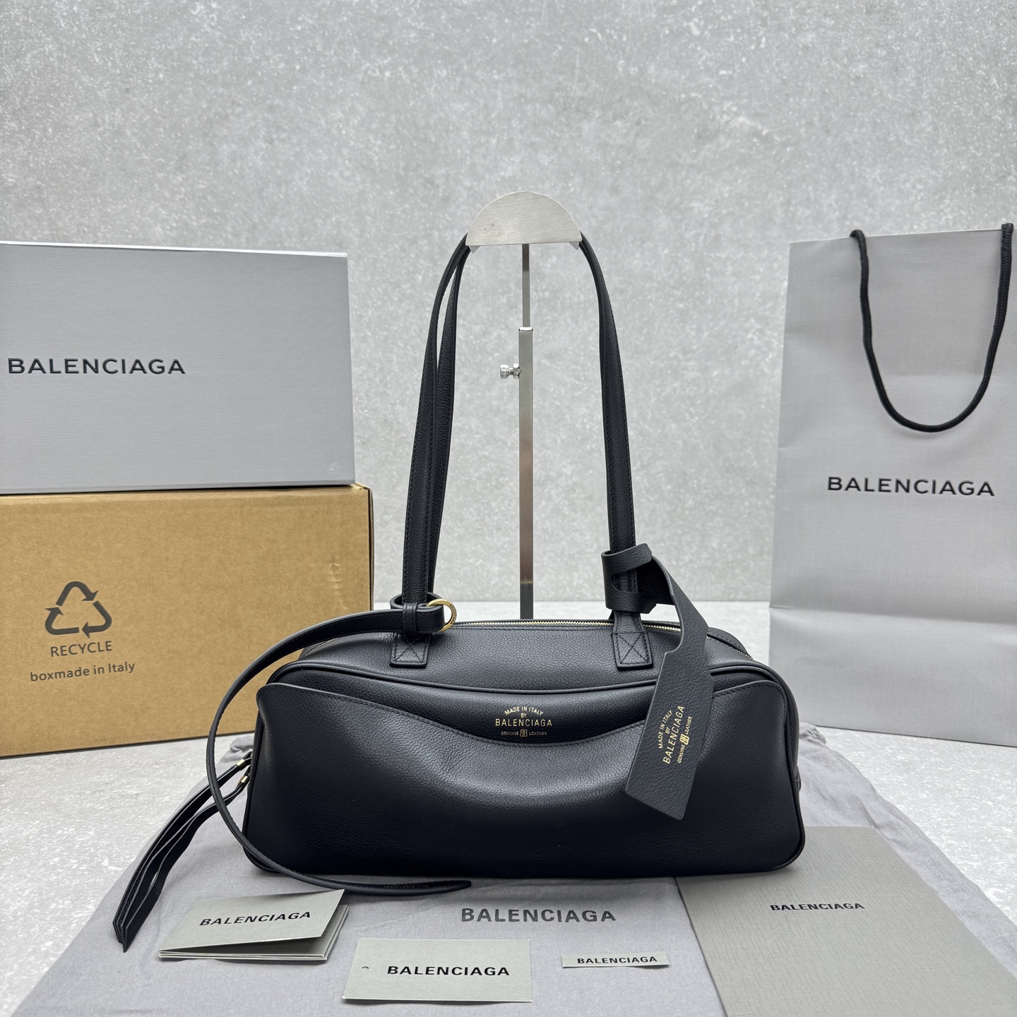 Bagsaaa Ba1en*iaga Carrie Bowling Bag Small in black calfskin - 31cm