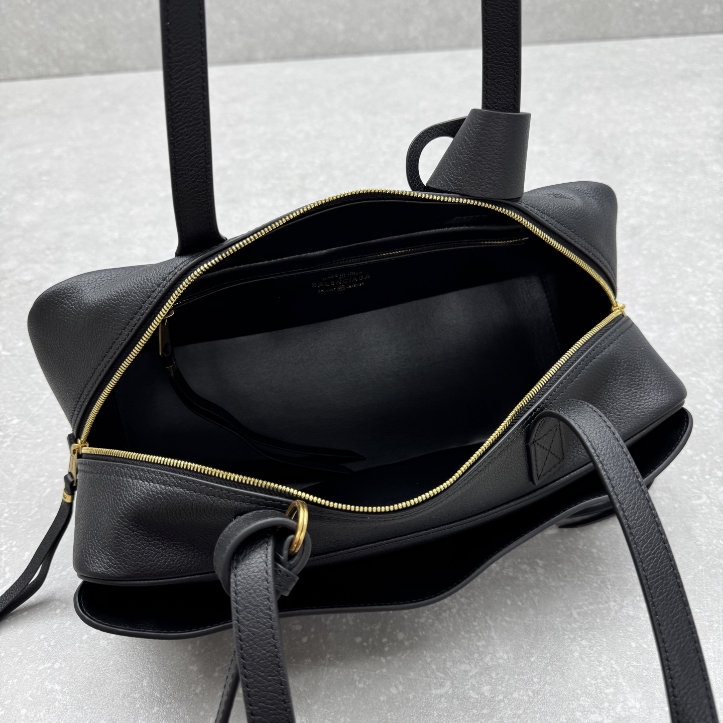 Bagsaaa Ba1en*iaga Carrie Bowling Bag Small in black calfskin - 31cm