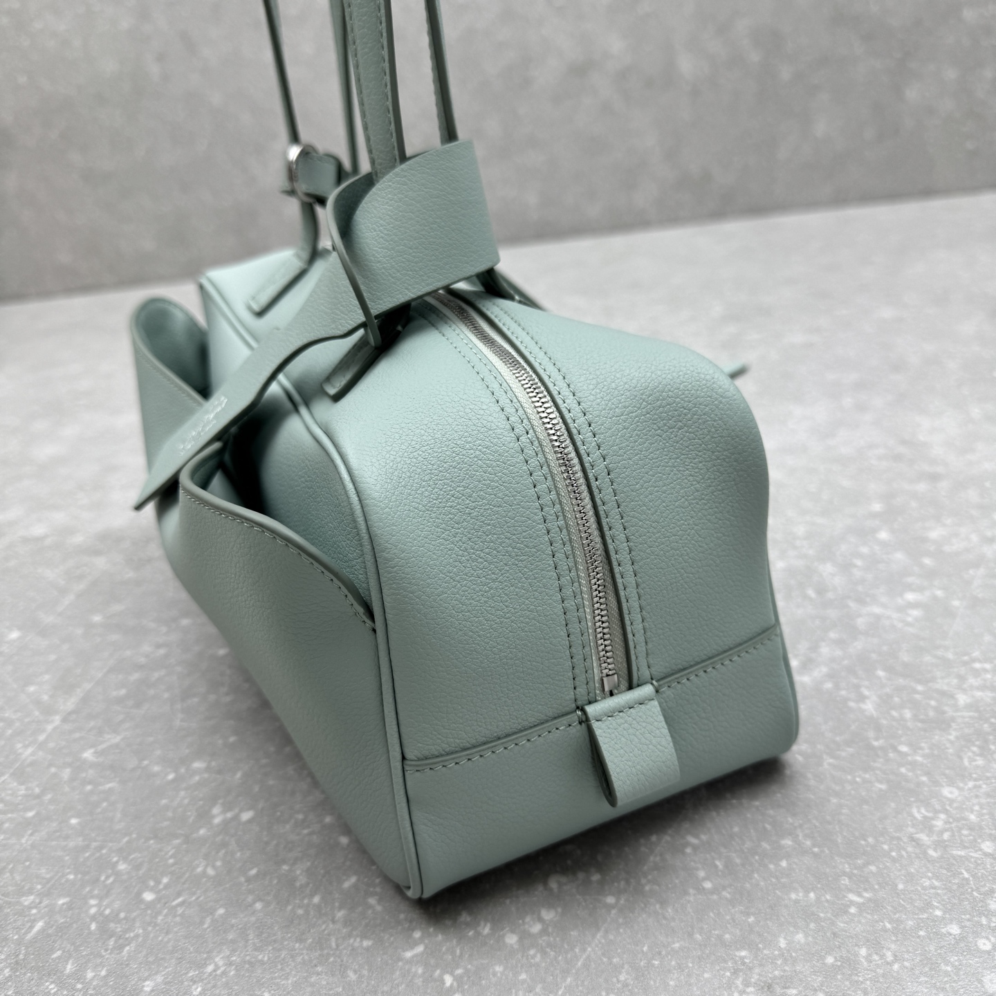 Bagsaaa Ba1en*iaga Carrie Bowling Bag Small in green calfskin - 31cm