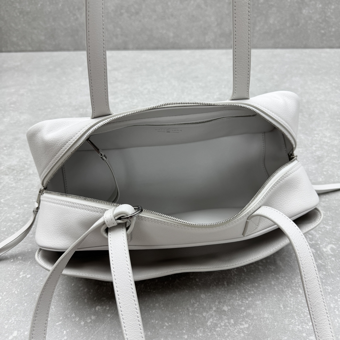 Bagsaaa Ba1en*iaga Carrie Bowling Bag Small in white calfskin - 31cm