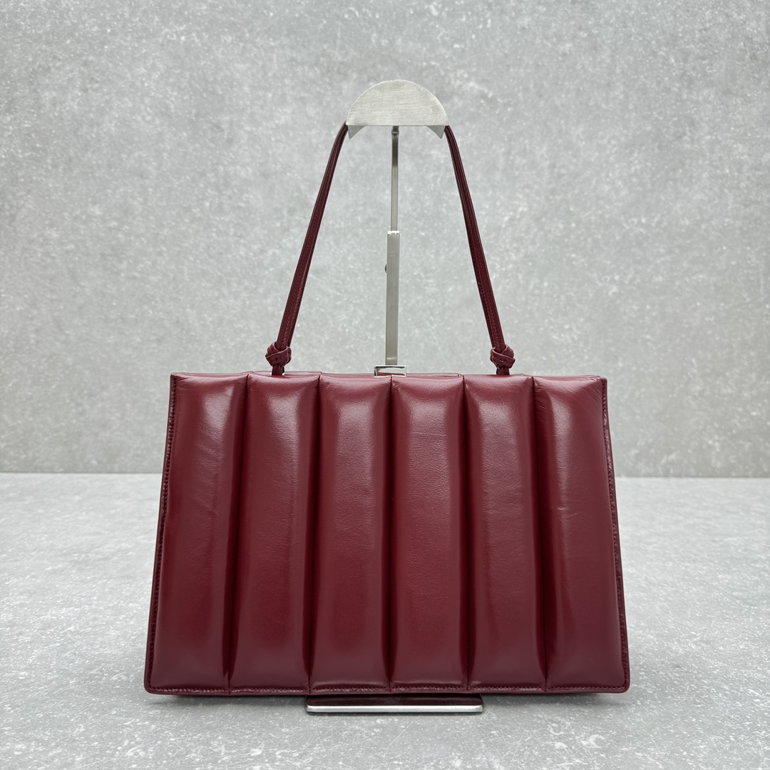 Bagsaaa Phoebe Philo Drive bag in lipstick red leather - 34cm