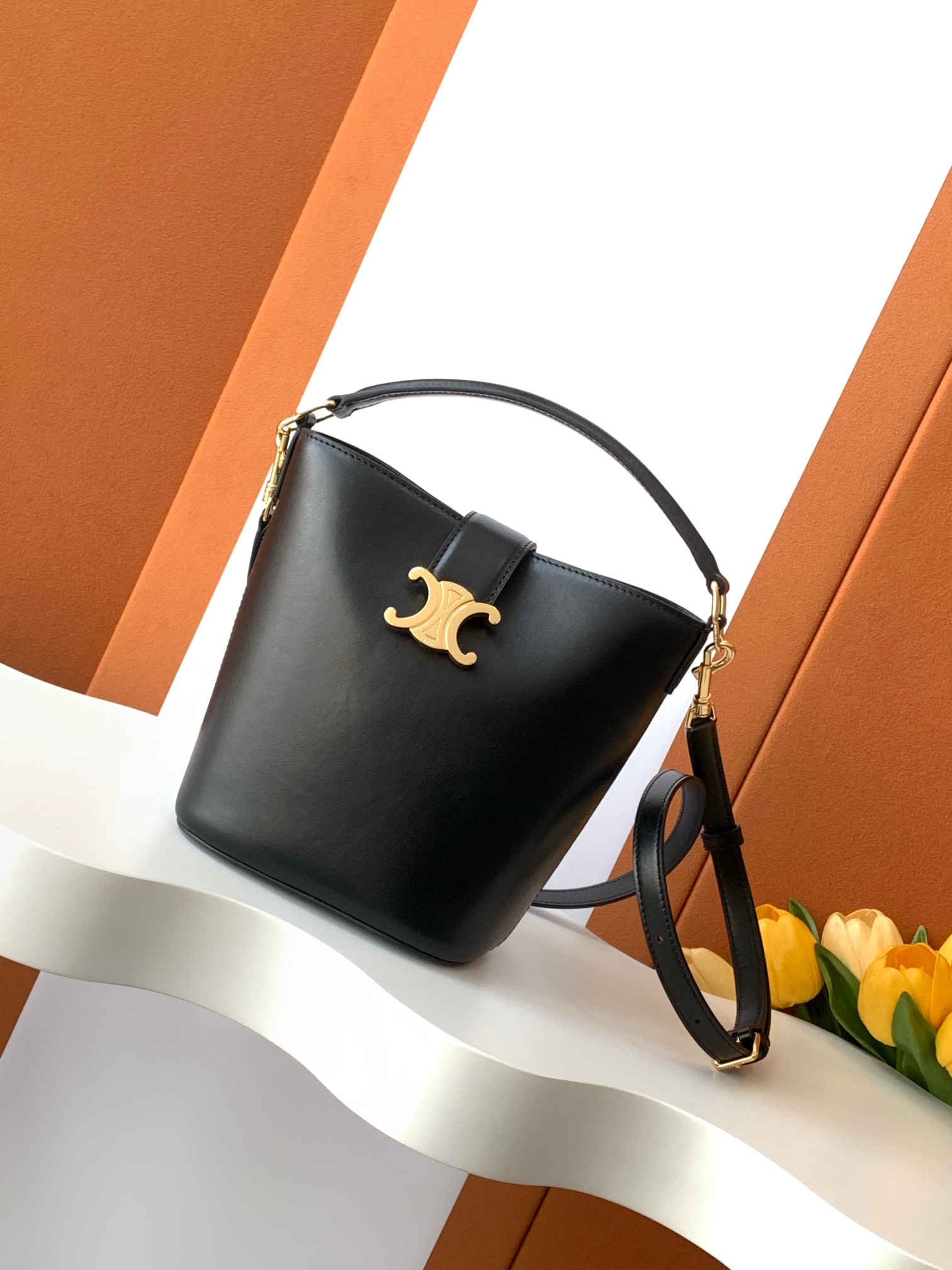 Bagsaaa Ce1i*e Small Bucket L0vise In Smooth Calfskin 119173 Black - 19cm