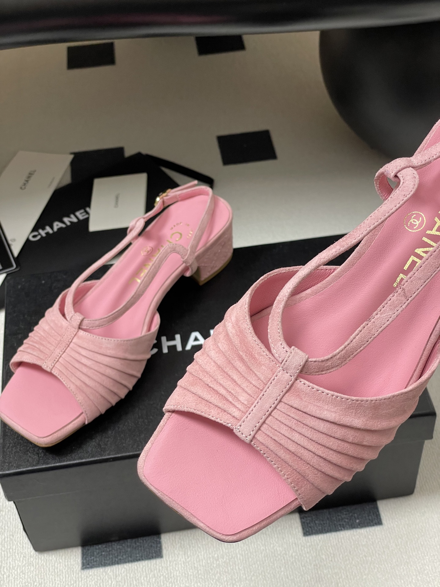 Bagsaaa Ch**el Sandals G46329 Pink Suede