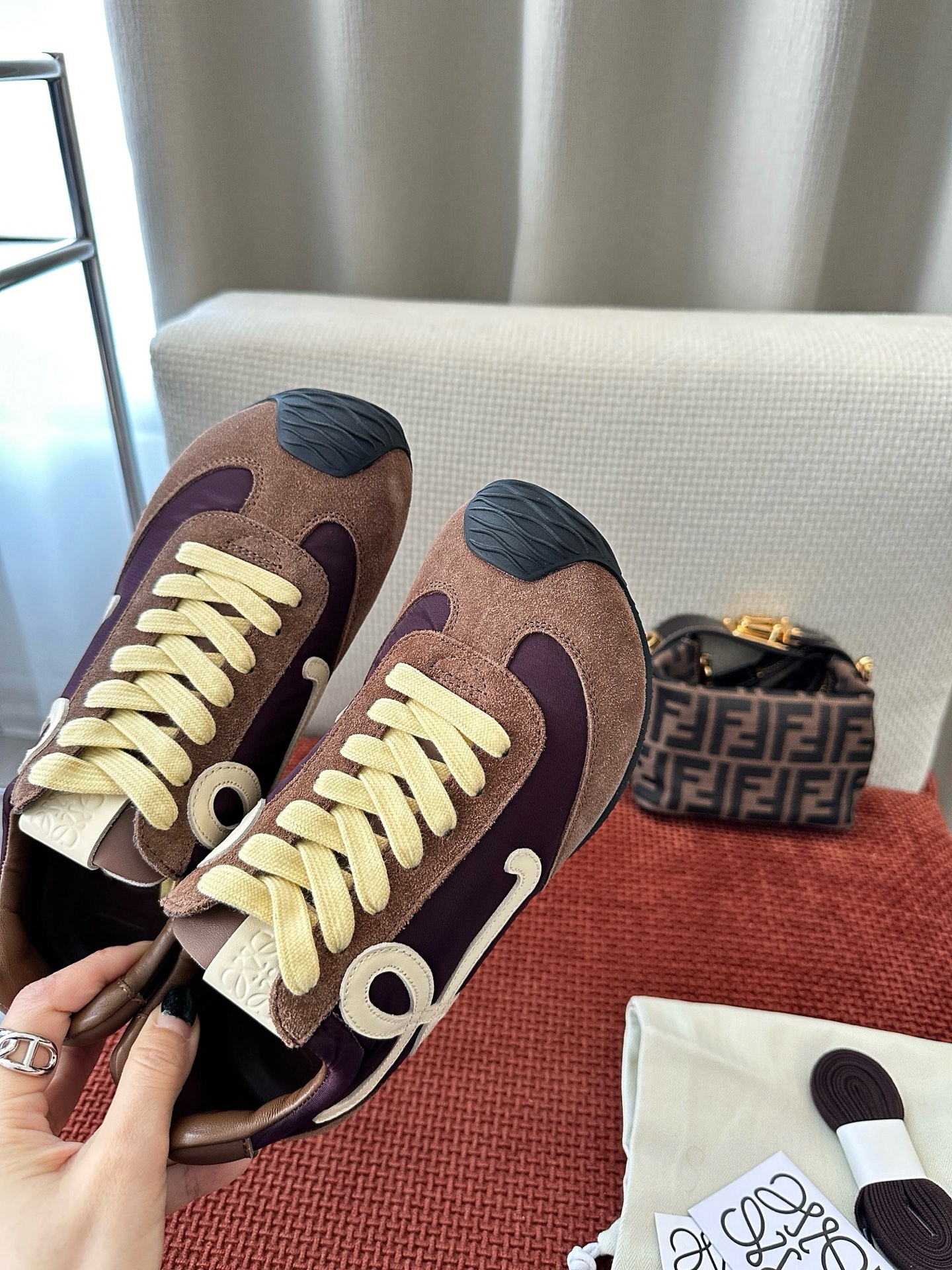 Bagsaaa L0ew* Ballet Runner 2.0 in nylon and calfskin Brown