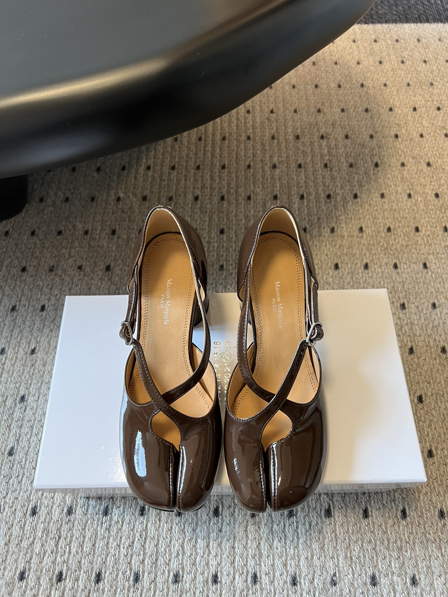 Bagsaaa Ma1s0n Marg*e1a Split Toe Heels Brown
