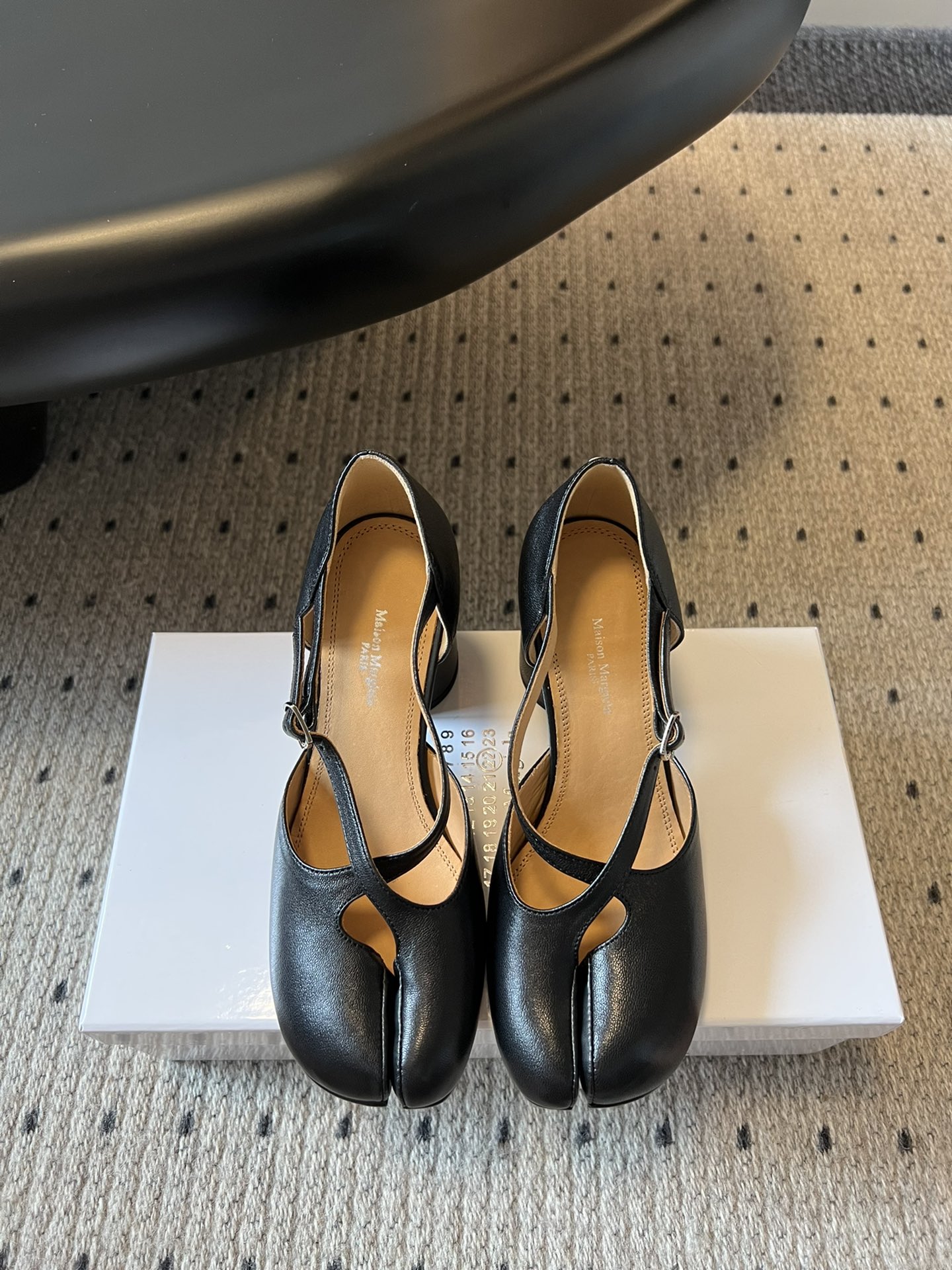 Bagsaaa Ma1s0n Marg*e1a Split Toe Heels Black