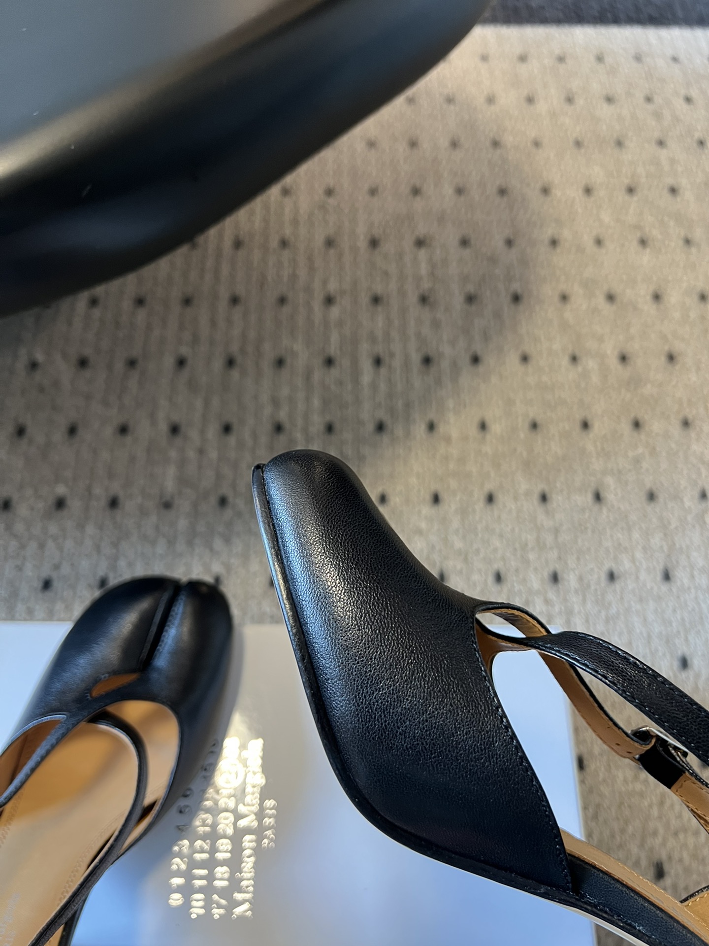 Bagsaaa Ma1s0n Marg*e1a Split Toe Heels Black