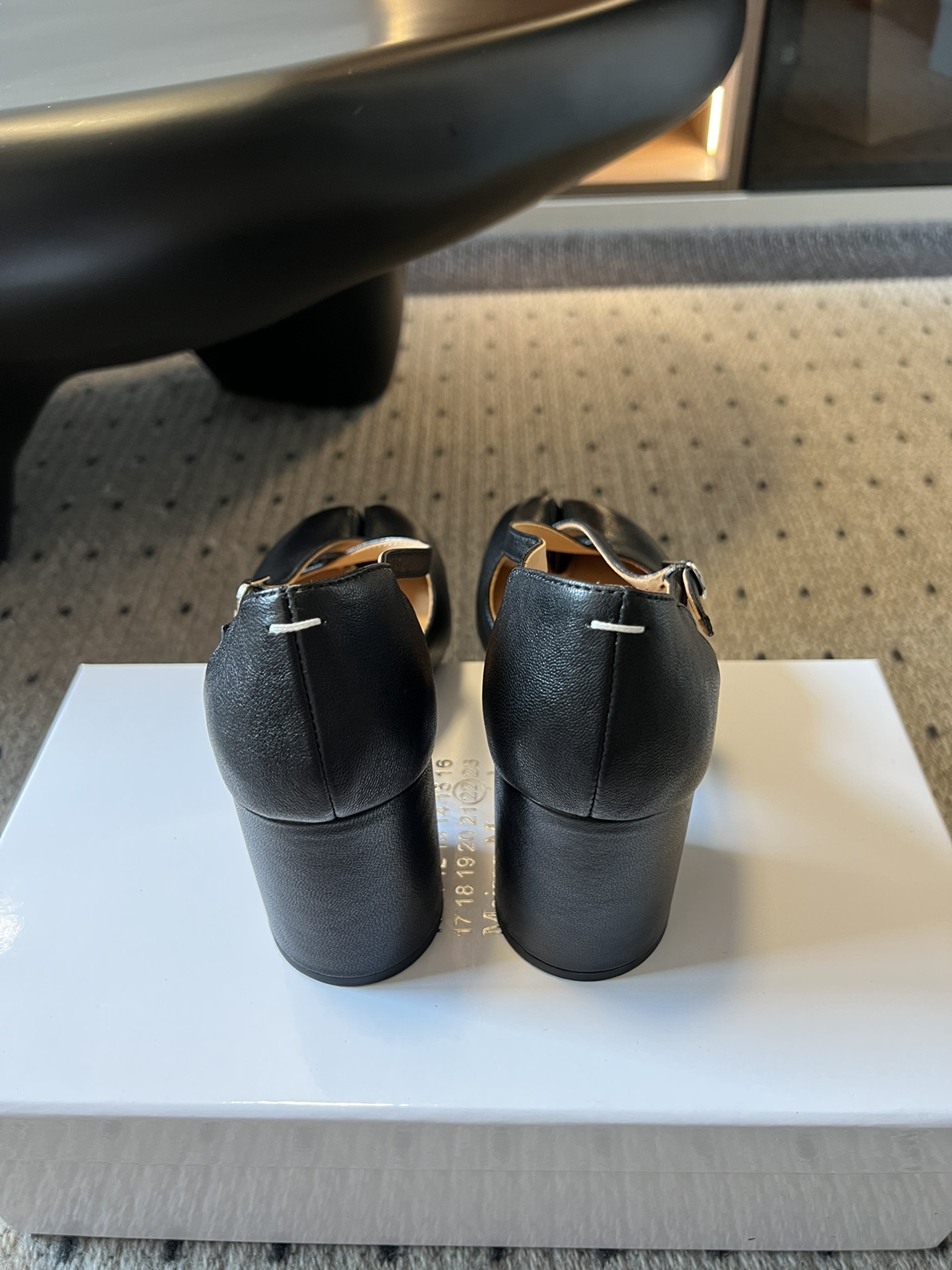 Bagsaaa Ma1s0n Marg*e1a Split Toe Heels Black