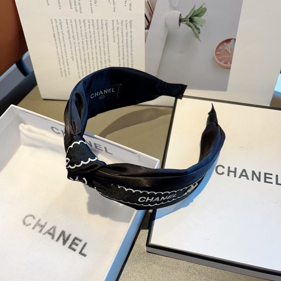 Bagsaaa Ch**el Headband 06