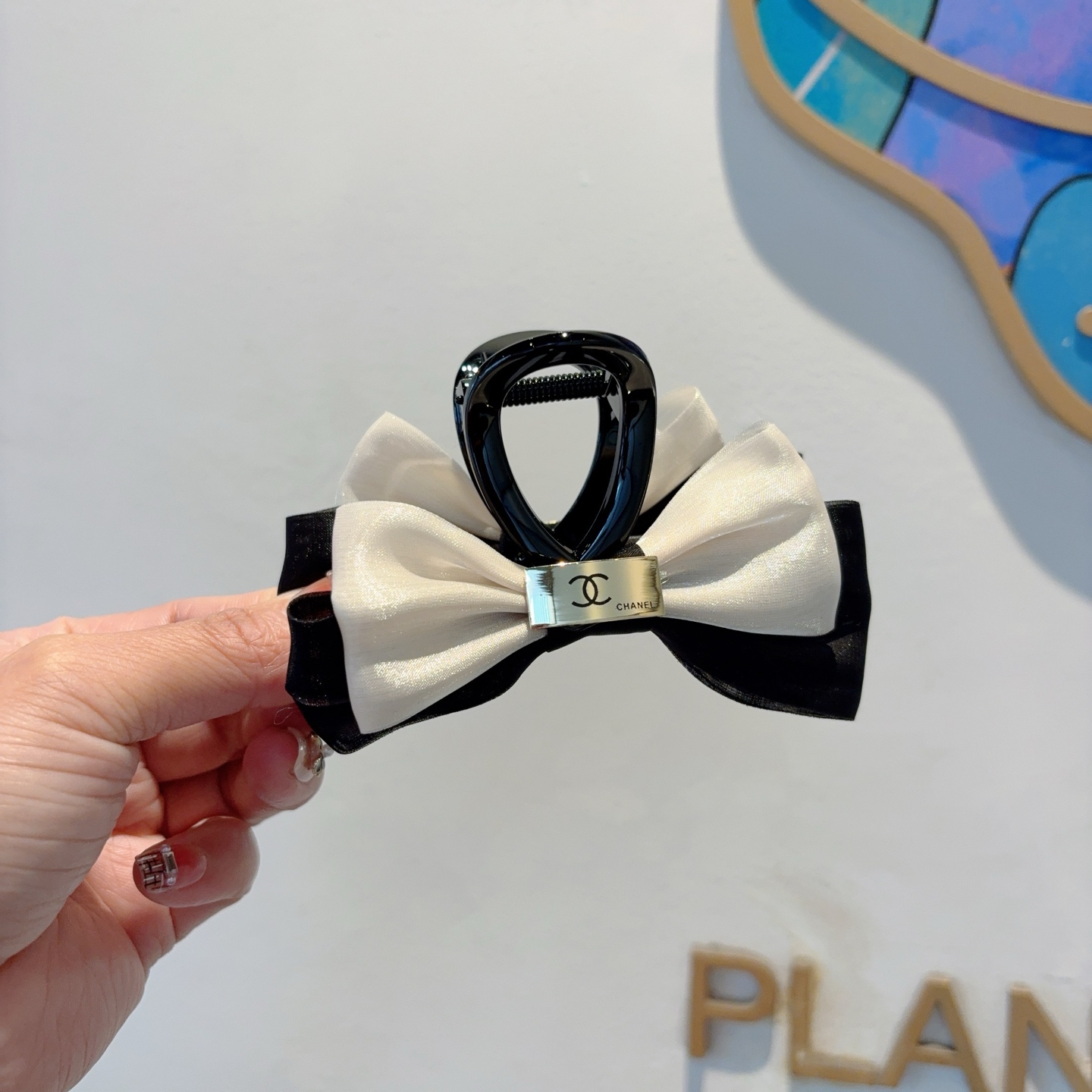 Bagsaaa Ch**el Two-Tone Bow Clip