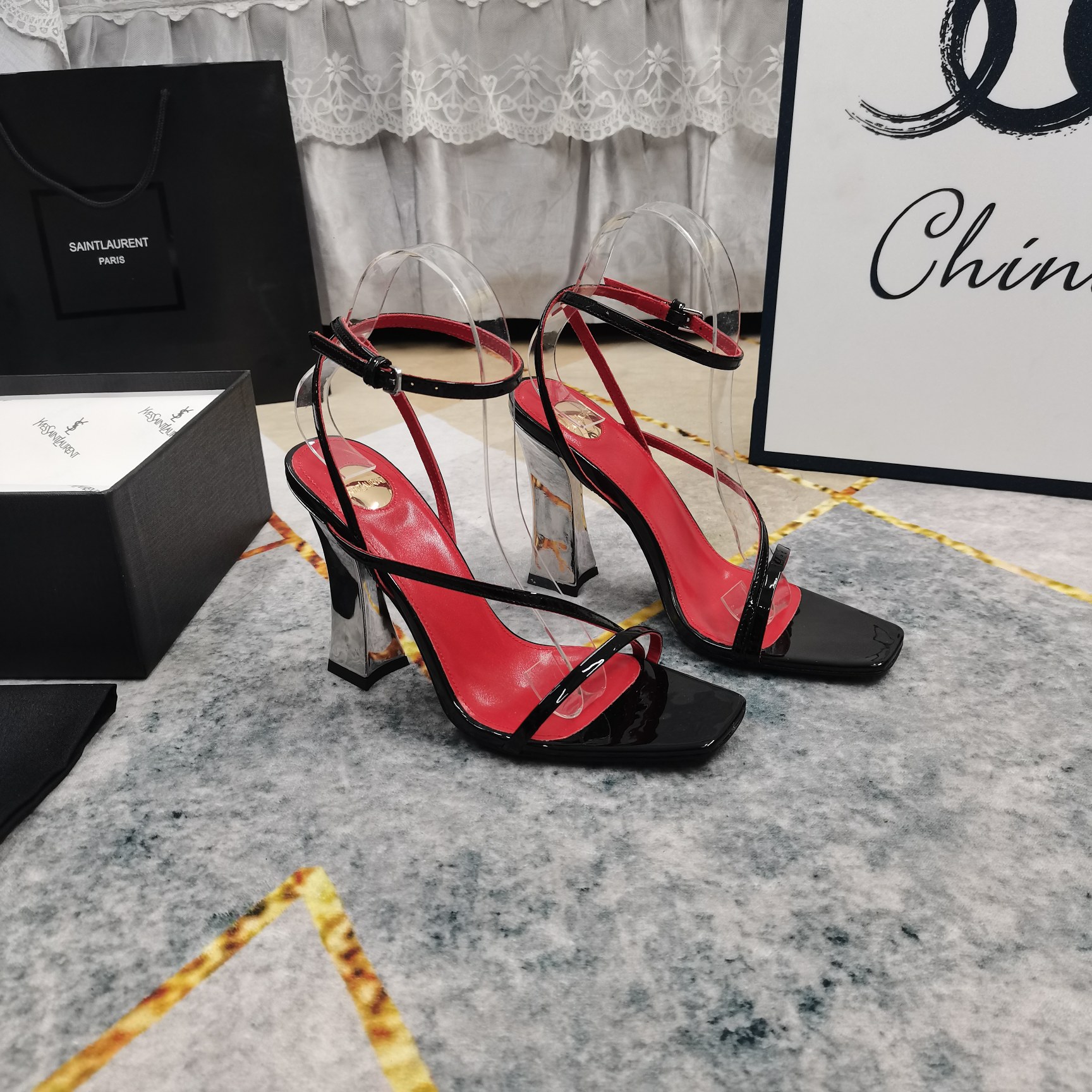 Bagsaaa Y51 zora sandals in patent leather black