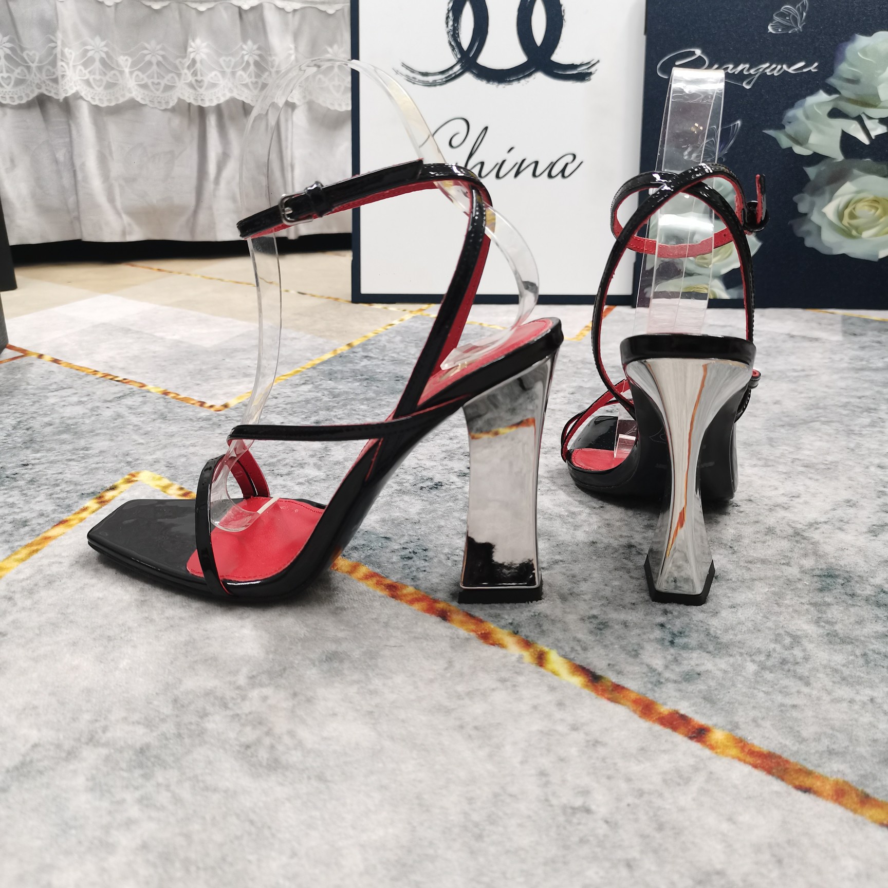 Bagsaaa Y51 zora sandals in patent leather black