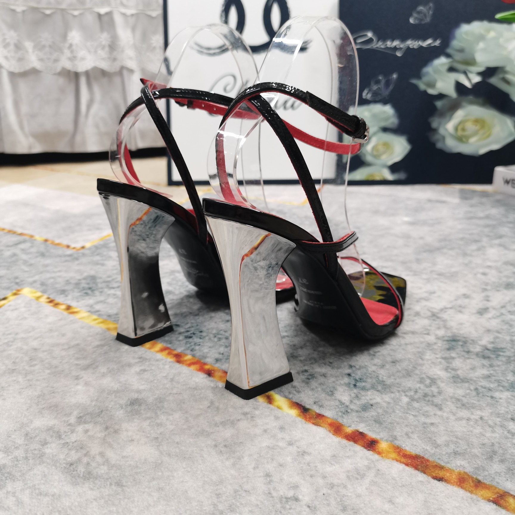 Bagsaaa Y51 zora sandals in patent leather black