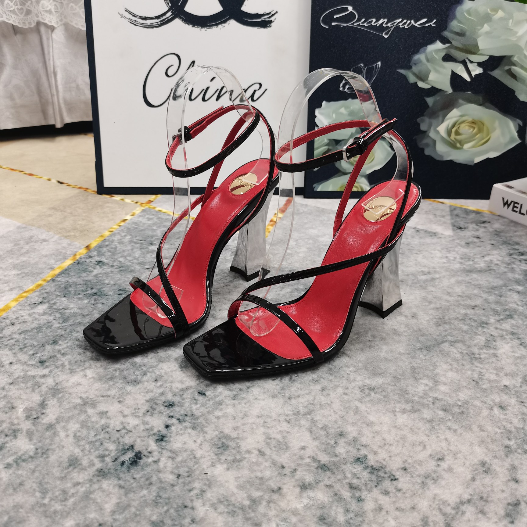 Bagsaaa Y51 zora sandals in patent leather black