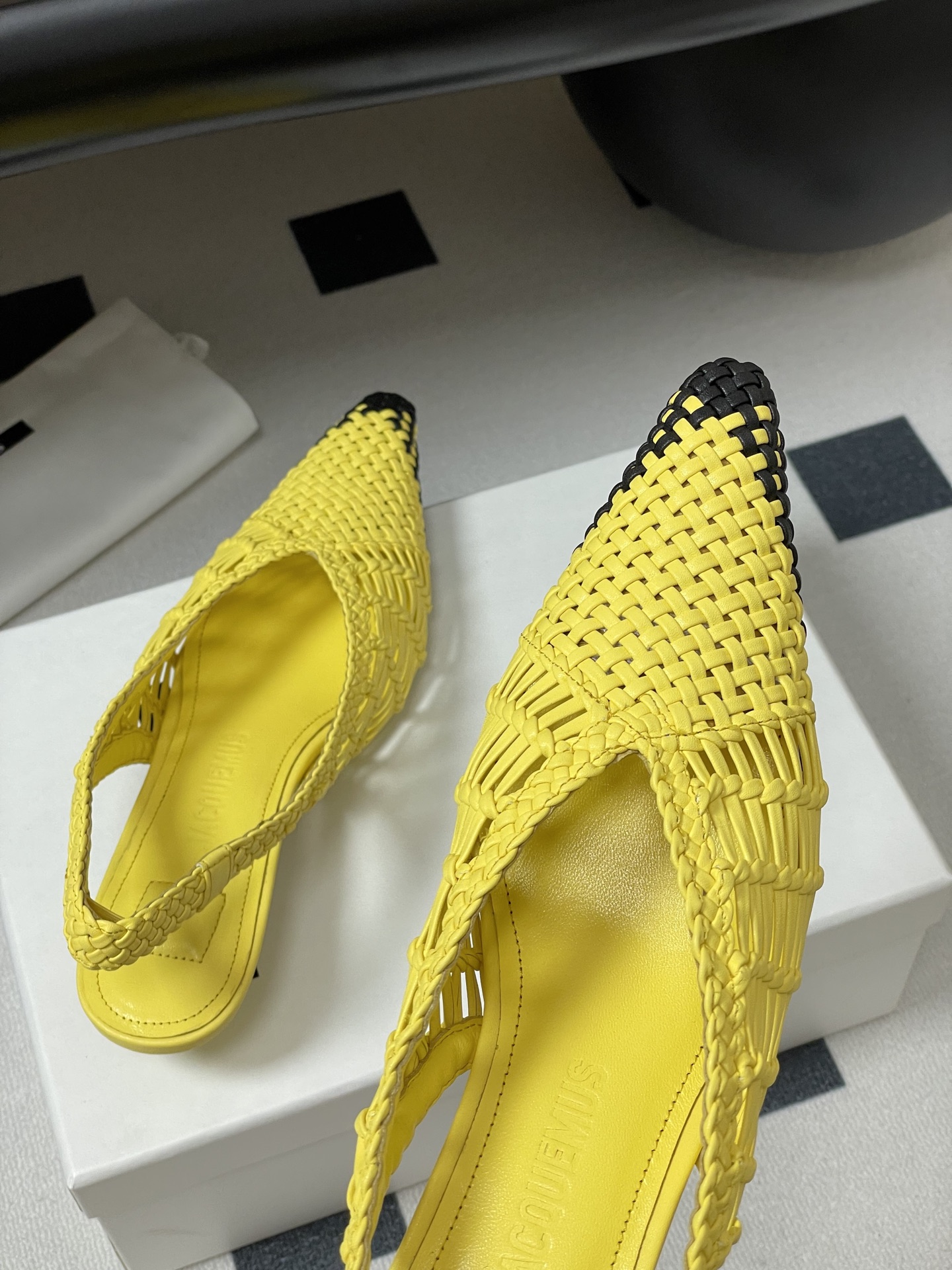 Bagsaaa Jacquemus Cubisto Banane 35 leather slingback pumps