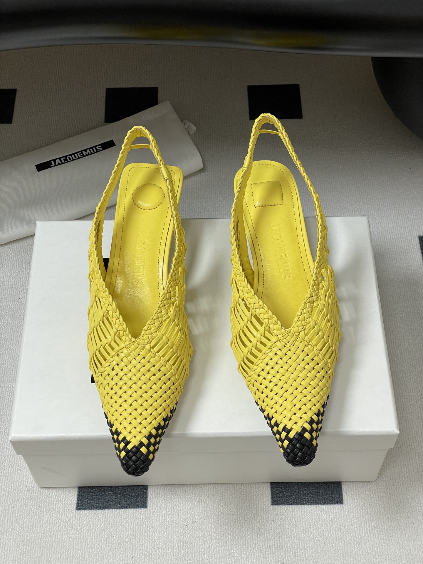 Bagsaaa Jacquemus Cubisto Banane 35 leather slingback pumps