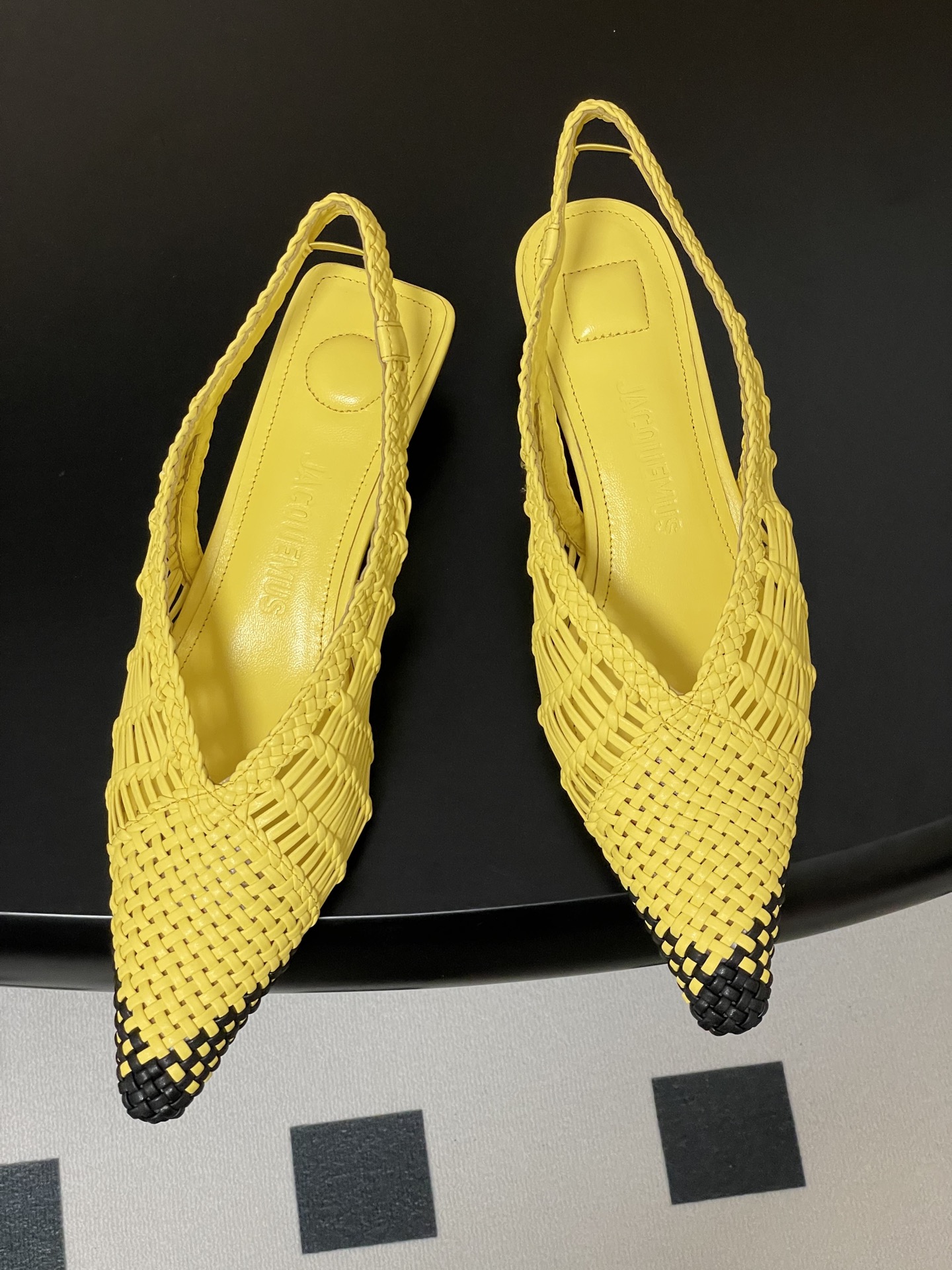 Bagsaaa Jacquemus Cubisto Banane 35 leather slingback pumps