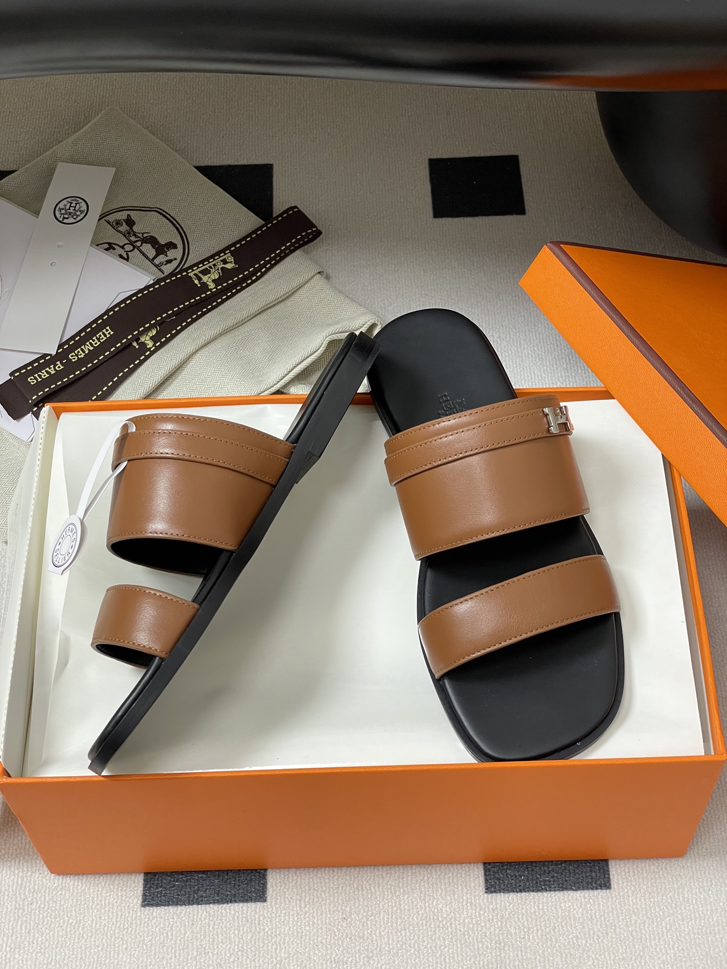Bagsaaa H**me5 Signature H Slides Brown