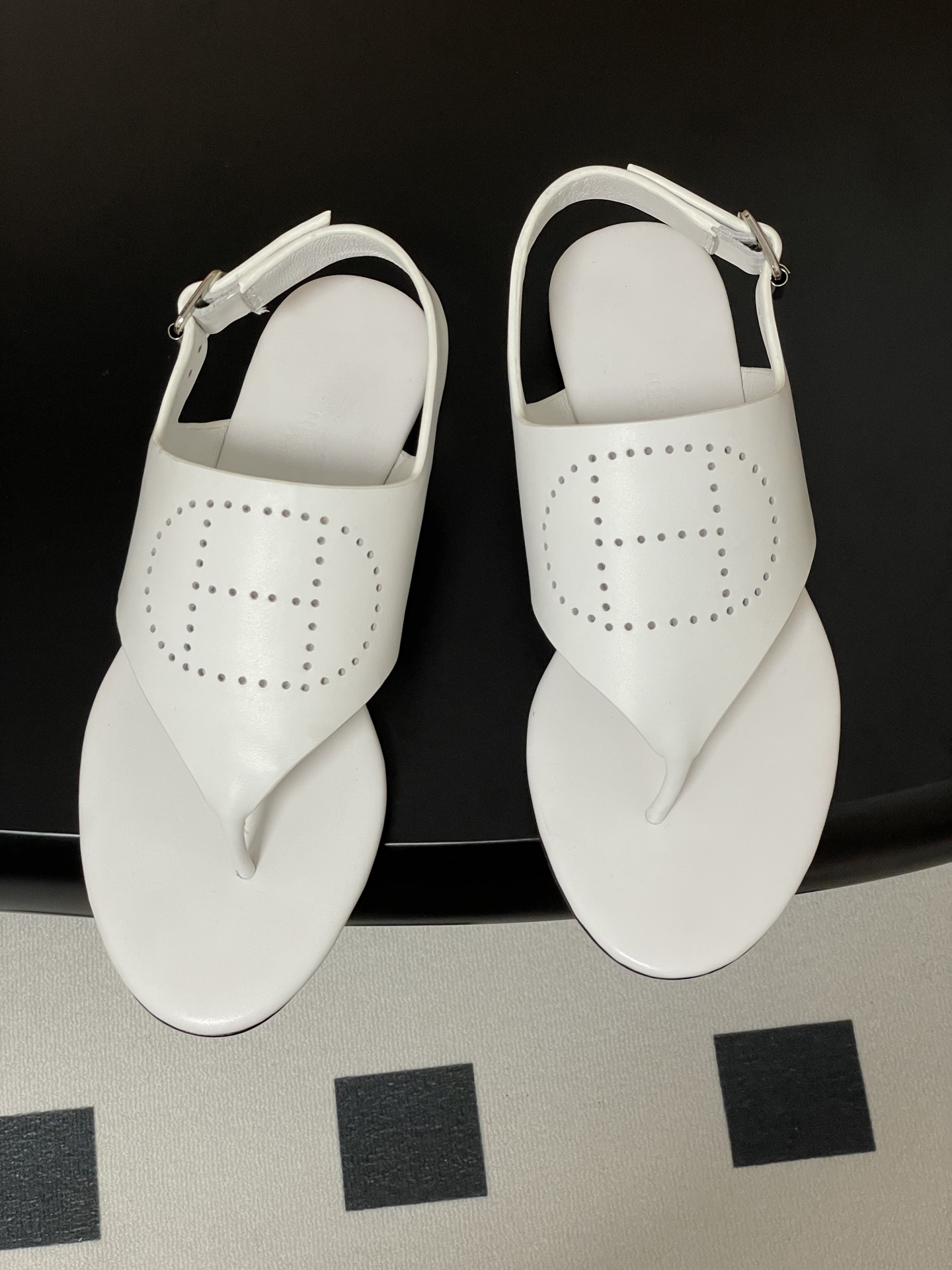 Bagsaaa H**me5 Cutout H Sandals White