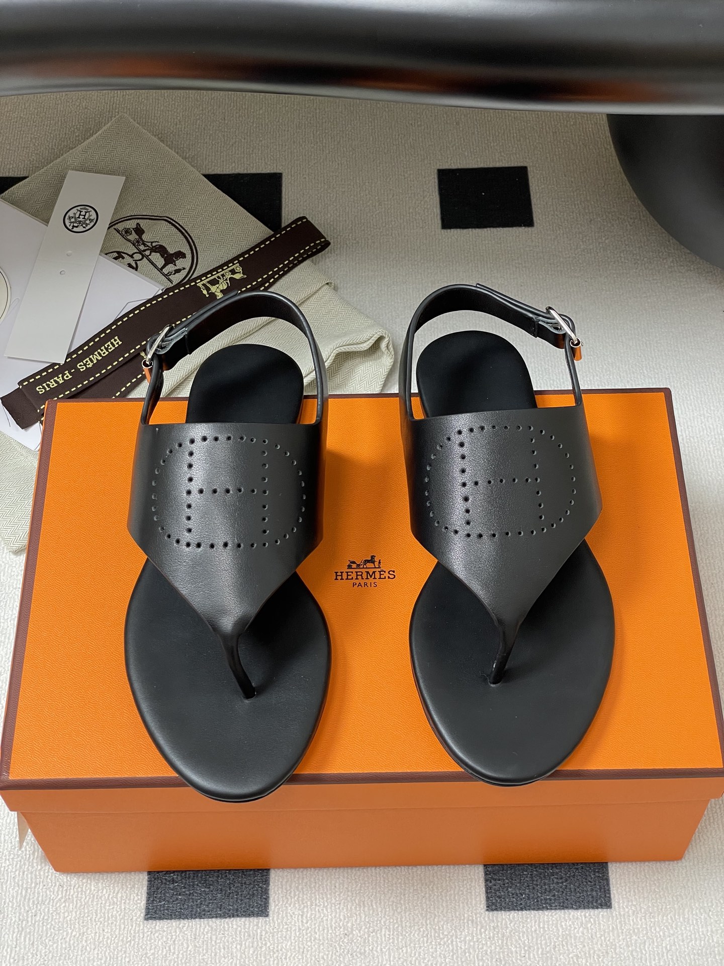 Bagsaaa H**me5 Cutout H Sandals Black