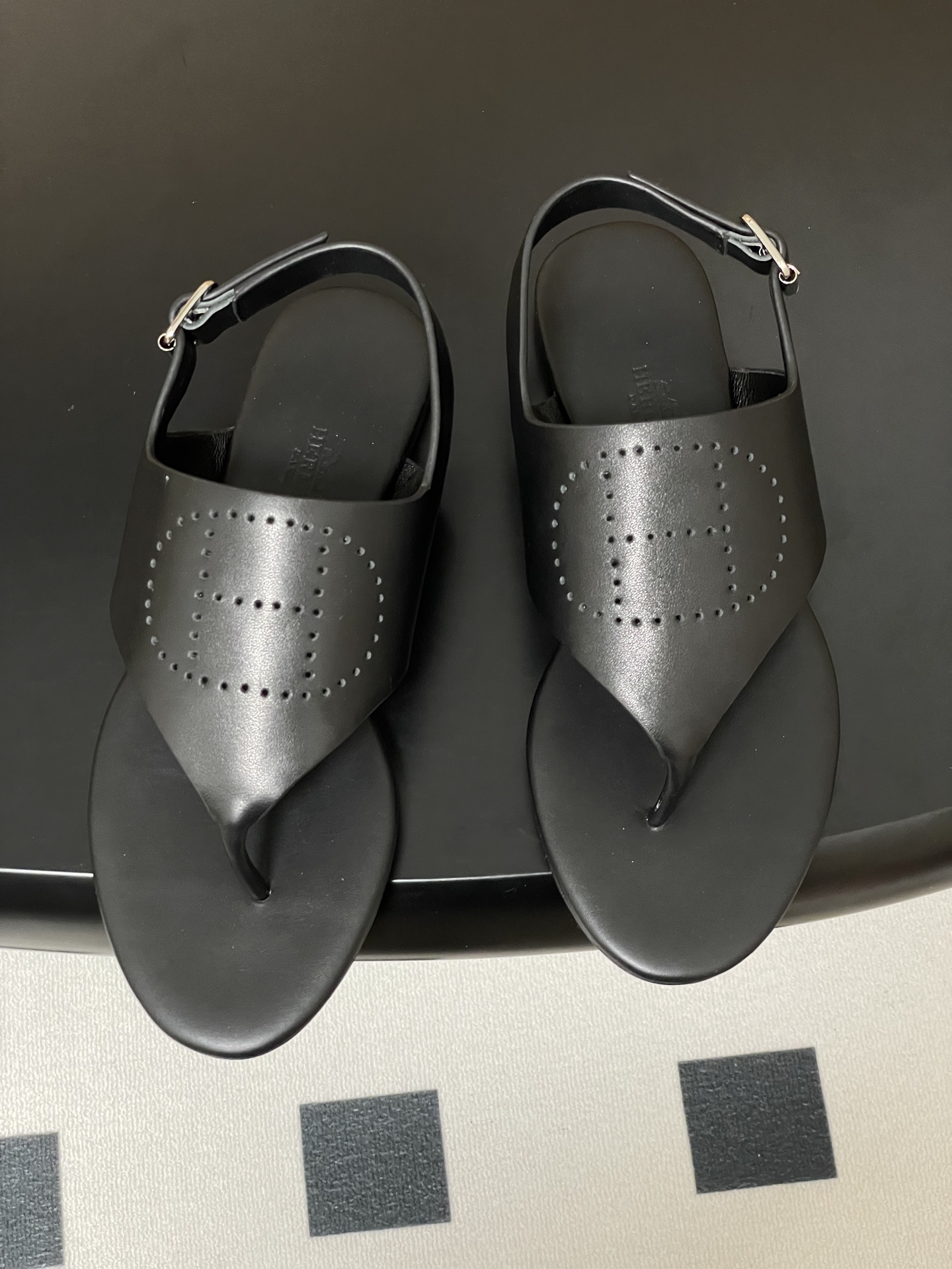 Bagsaaa H**me5 Cutout H Sandals Black