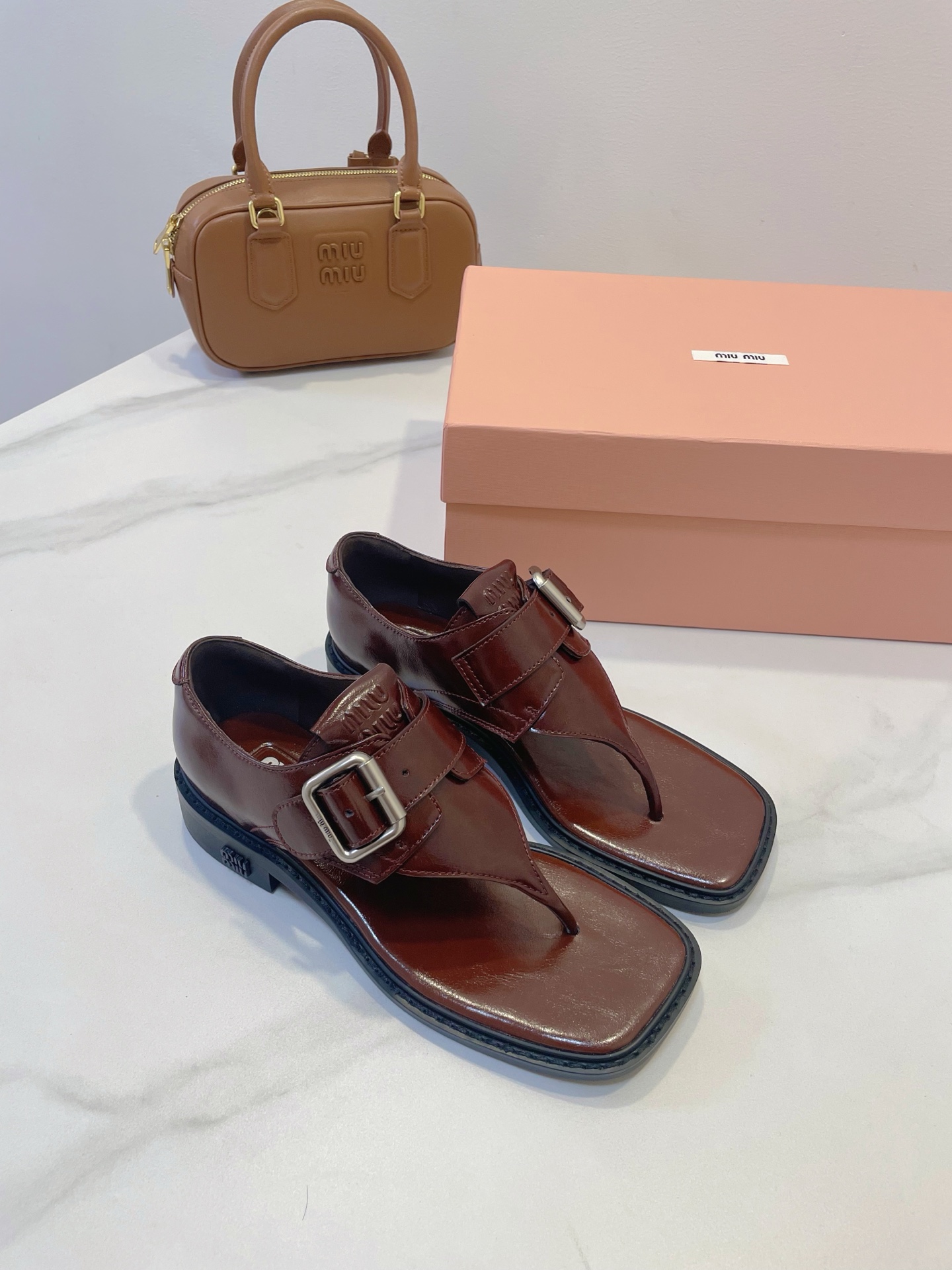 Bagsaaa Miu Miu Leather thong sandals with buckle dark brown