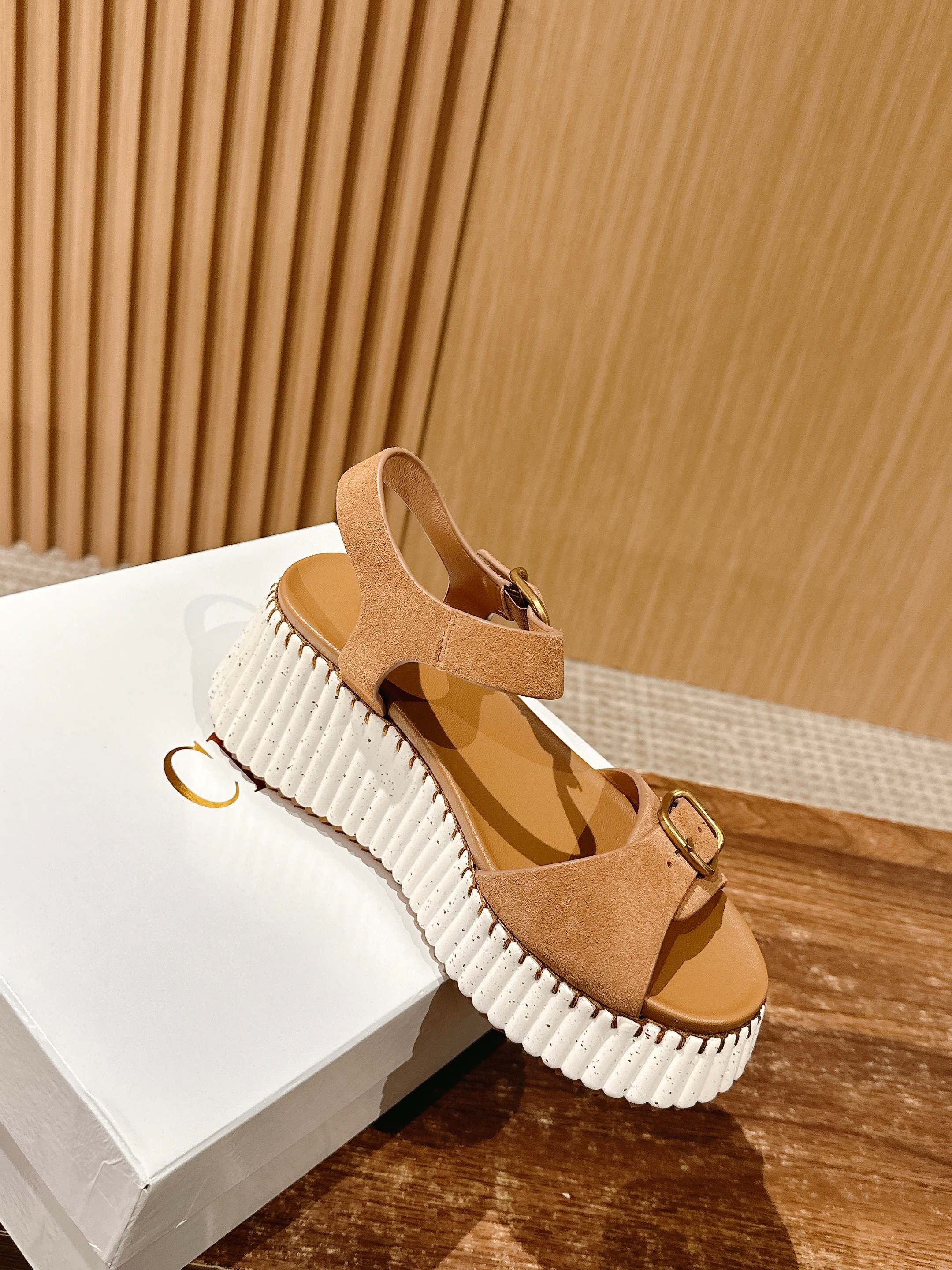 Bagsaaa Chloe Nama wedge sandal Dune Brown