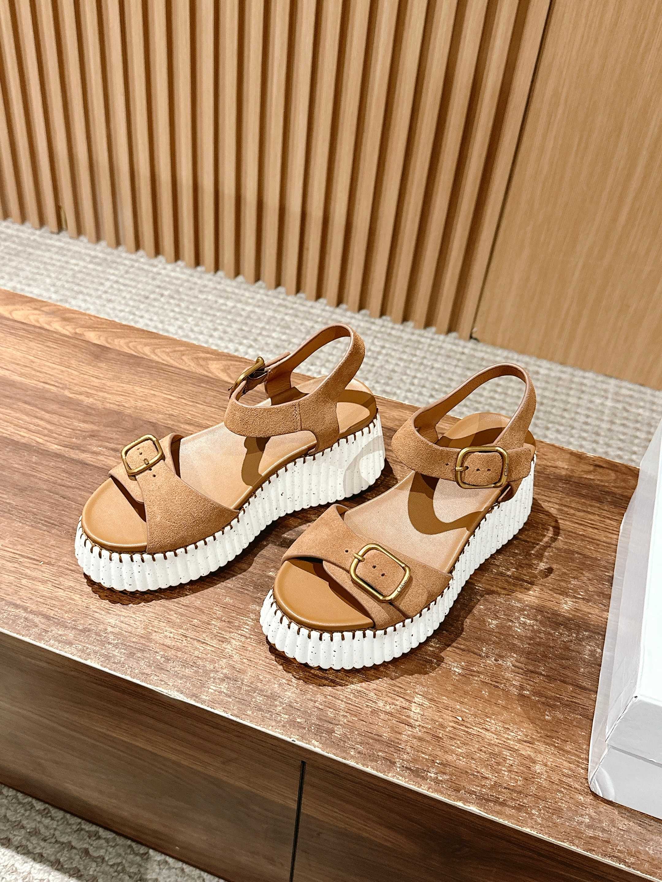 Bagsaaa Chloe Nama wedge sandal Dune Brown