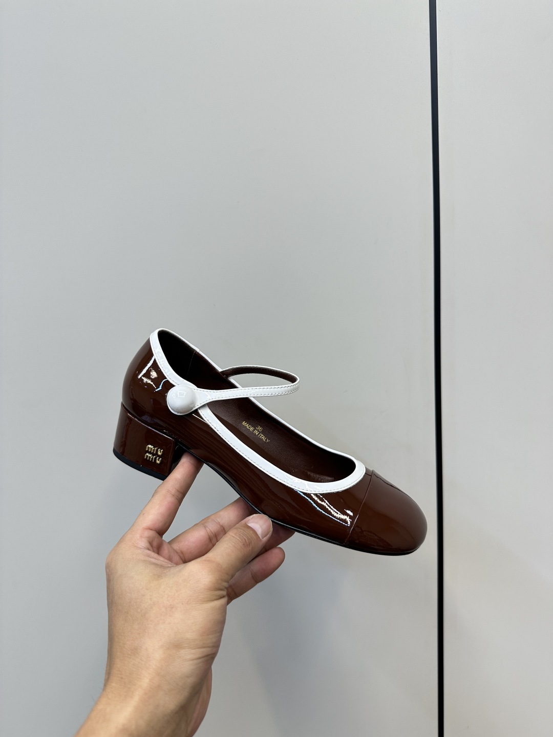 Bagsaaa Miu Miu Two-tone patent leather Mary Jane pumps Rosewood/white