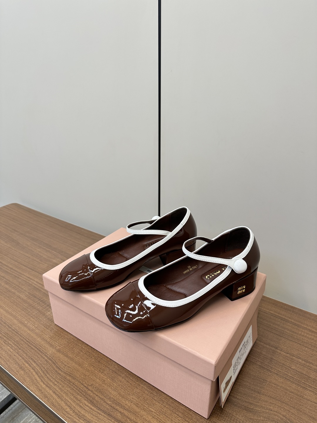 Bagsaaa Miu Miu Two-tone patent leather Mary Jane pumps Rosewood/white
