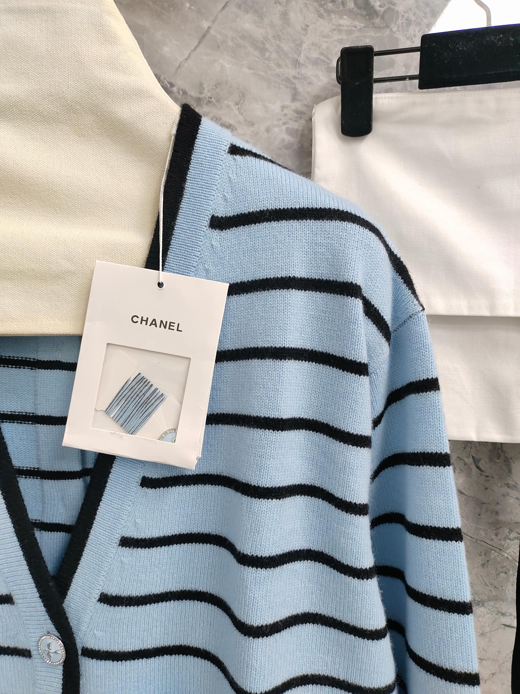 Bagsaaa Ch**el Cardigan Light Blue Cashmere P79532