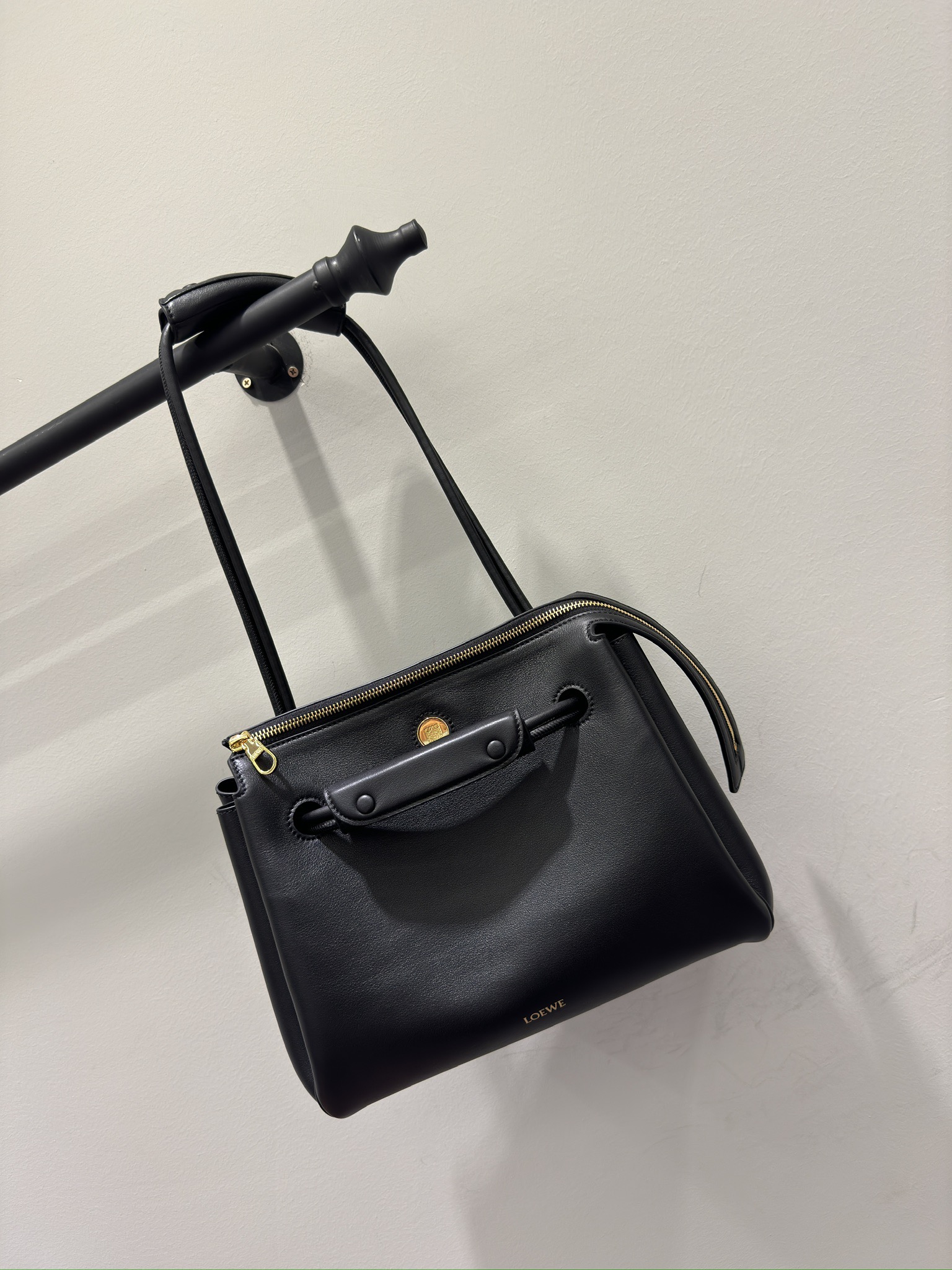 Bagsaaa L0ew* Medium Madrid bag in S*pple calfskin black - 29cm
