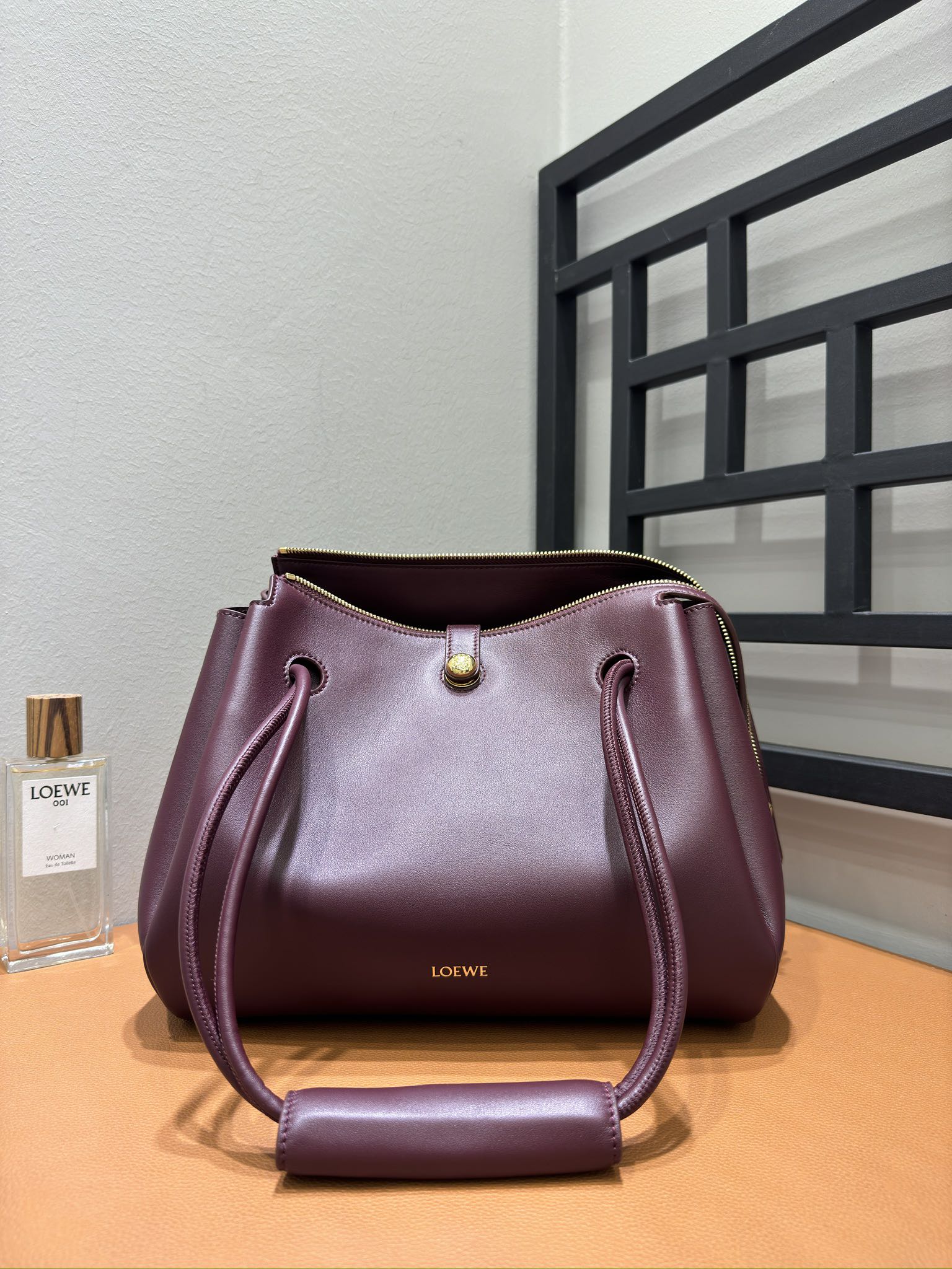 Bagsaaa L0ew* Medium Madrid bag in S*pple calfskin burgundy - 29cm