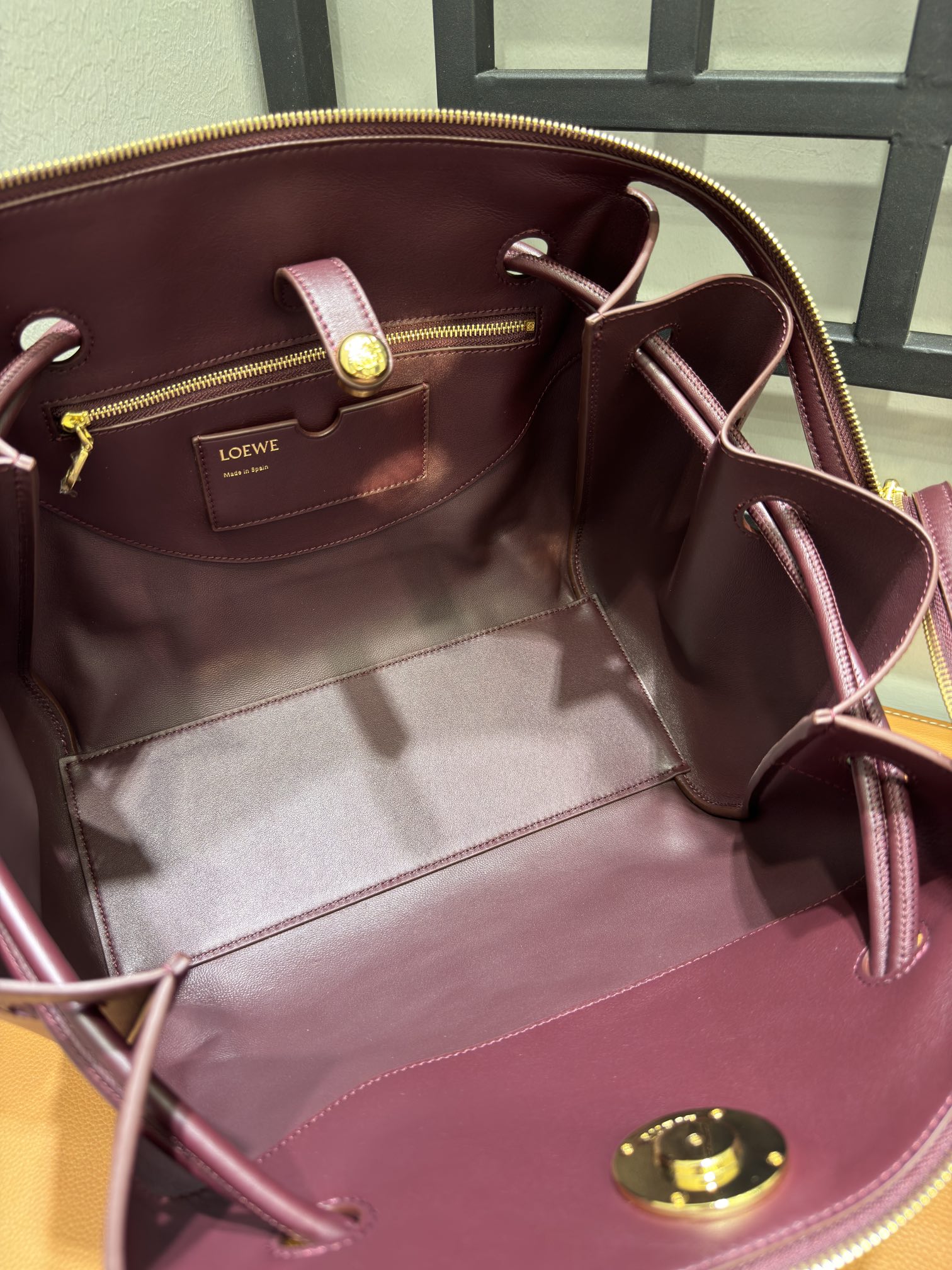 Bagsaaa L0ew* Medium Madrid bag in S*pple calfskin burgundy - 29cm