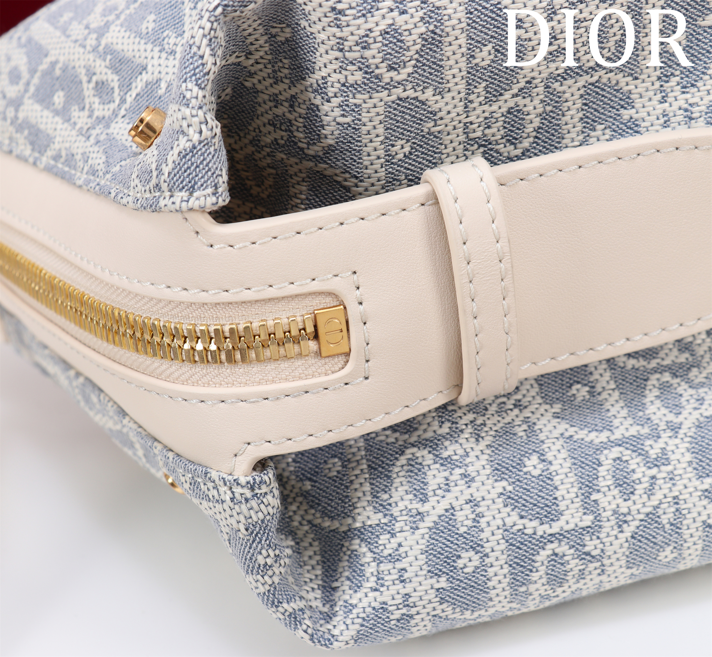 Bagsaaa Small D-Journey Bag Blue D10r Oblique Chambray with Raffia Effect and Light Biscuit Smooth Calfskin - 25.5cm