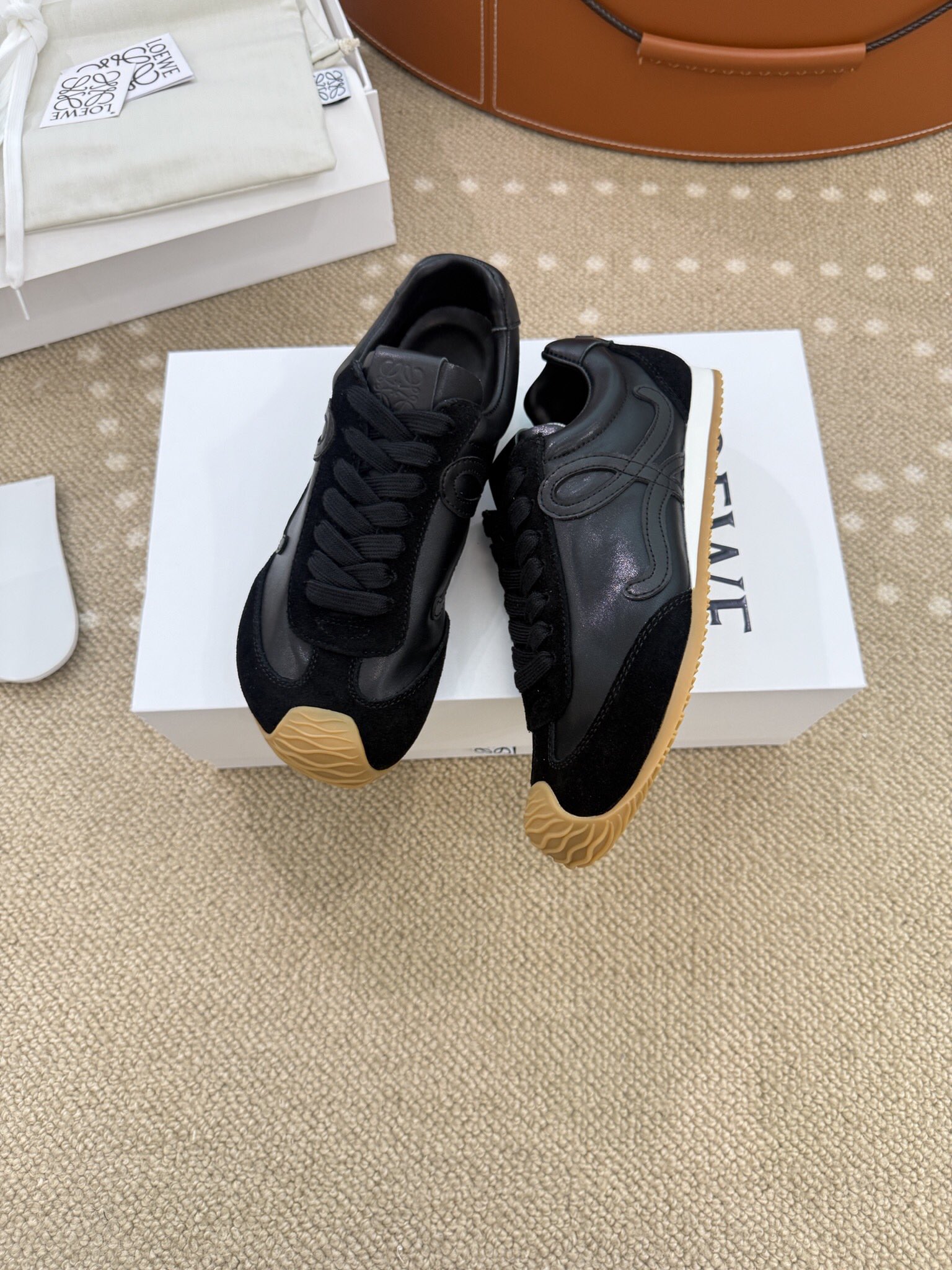 Bagsaaa L0ew* Ballet Runner 2.0 in soft calfskin black
