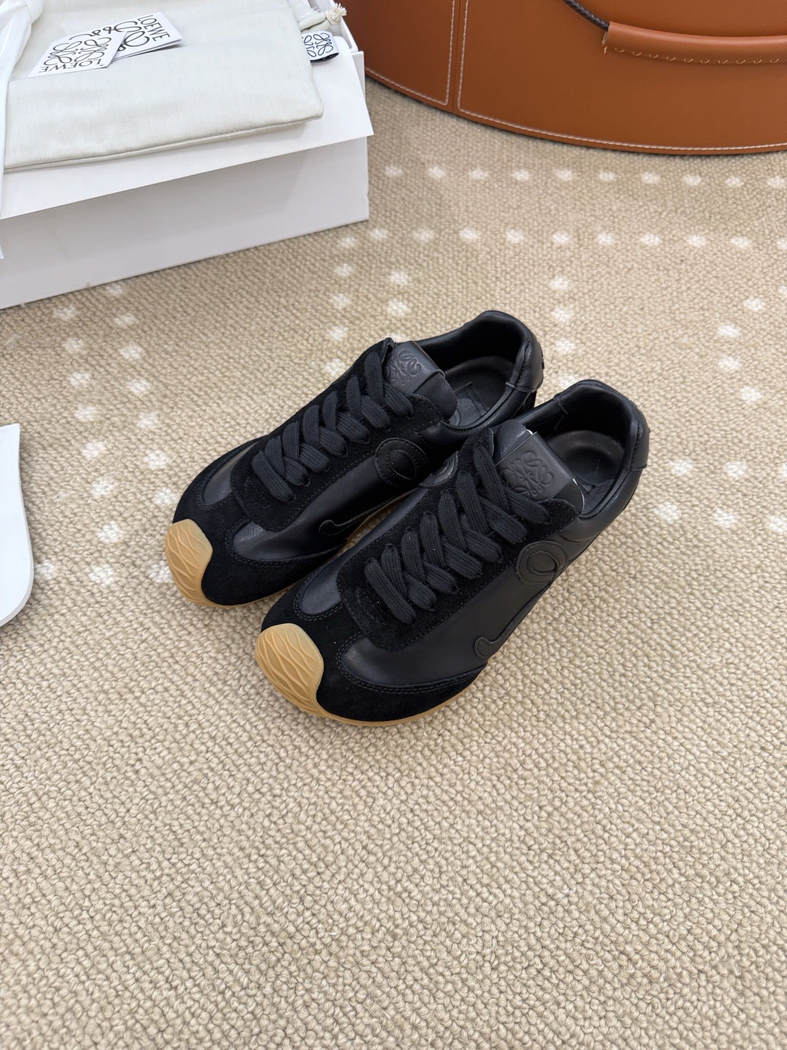 Bagsaaa L0ew* Ballet Runner 2.0 in soft calfskin black
