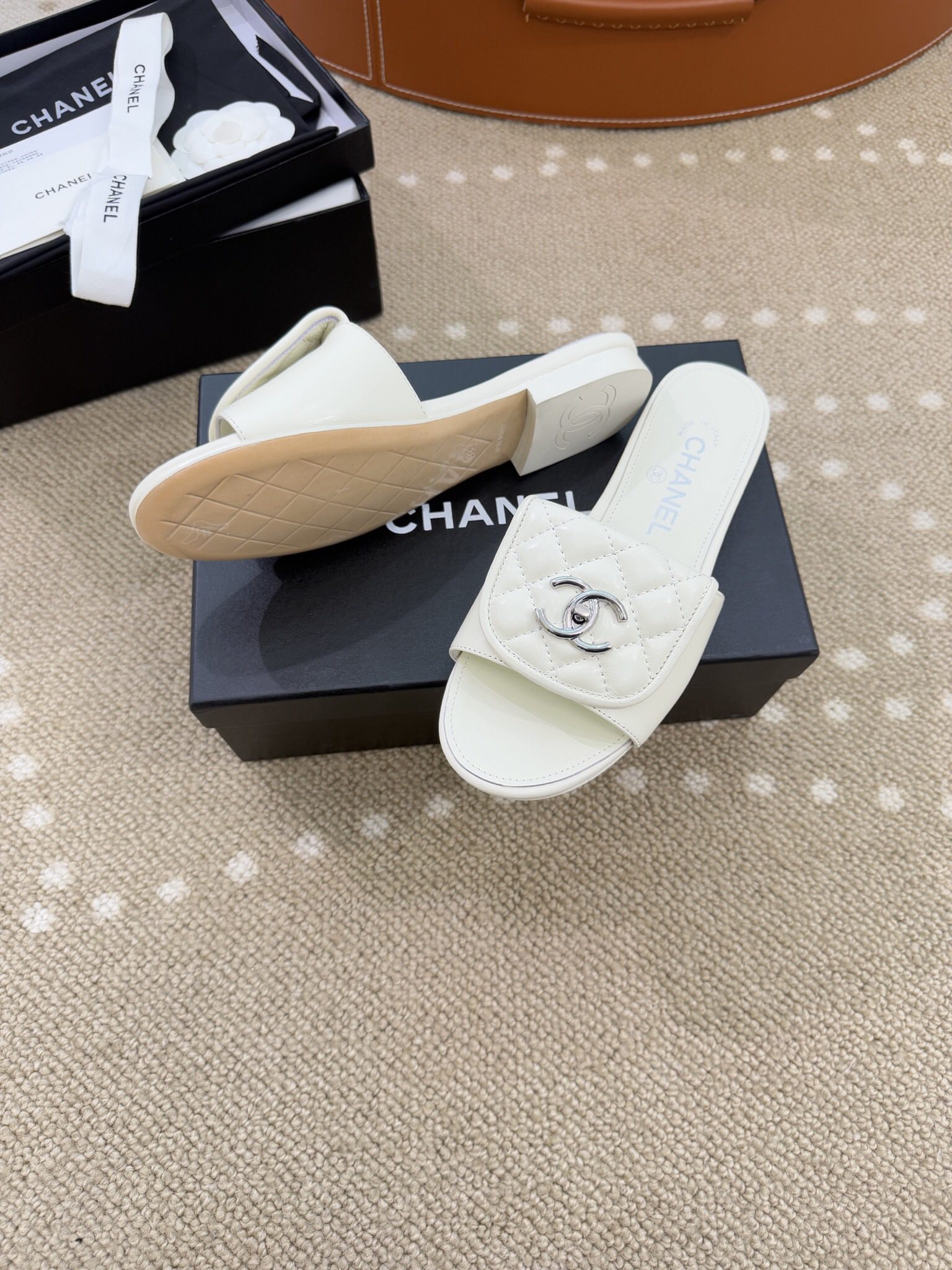 Bagsaaa Ch**el Turnlock Sandals White