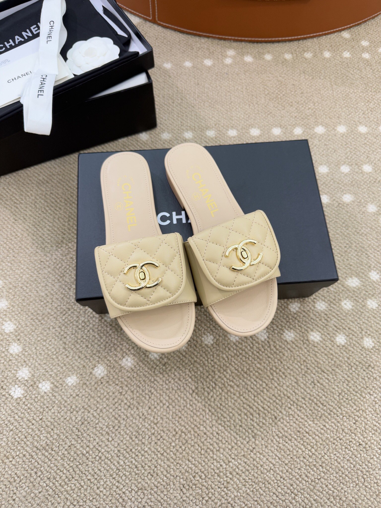 Bagsaaa Ch**el Turnlock Sandals Beige