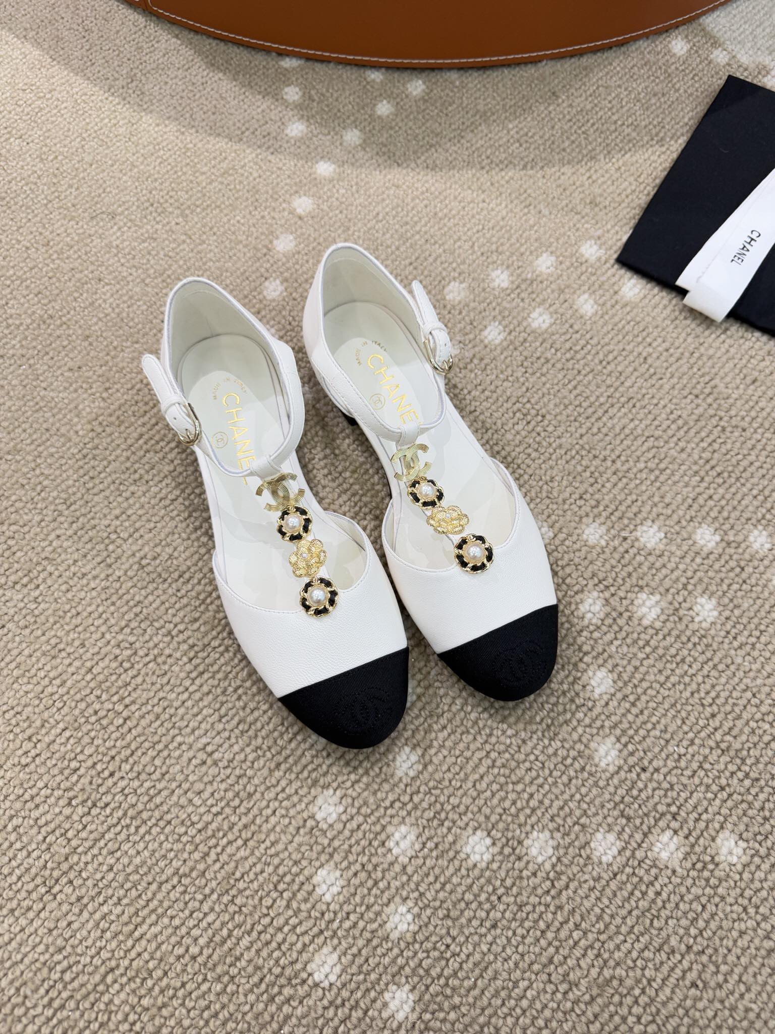 Bagsaaa Ch**el Mary Jane Heels with Floral White