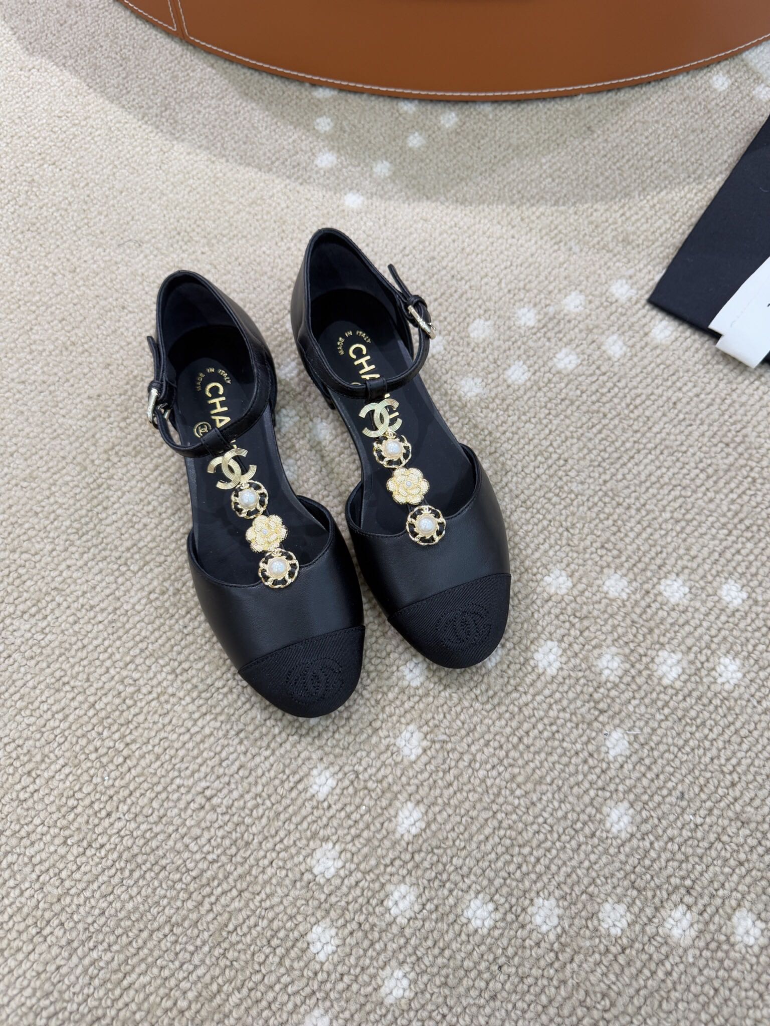 Bagsaaa Ch**el Mary Jane Heels with Floral Black