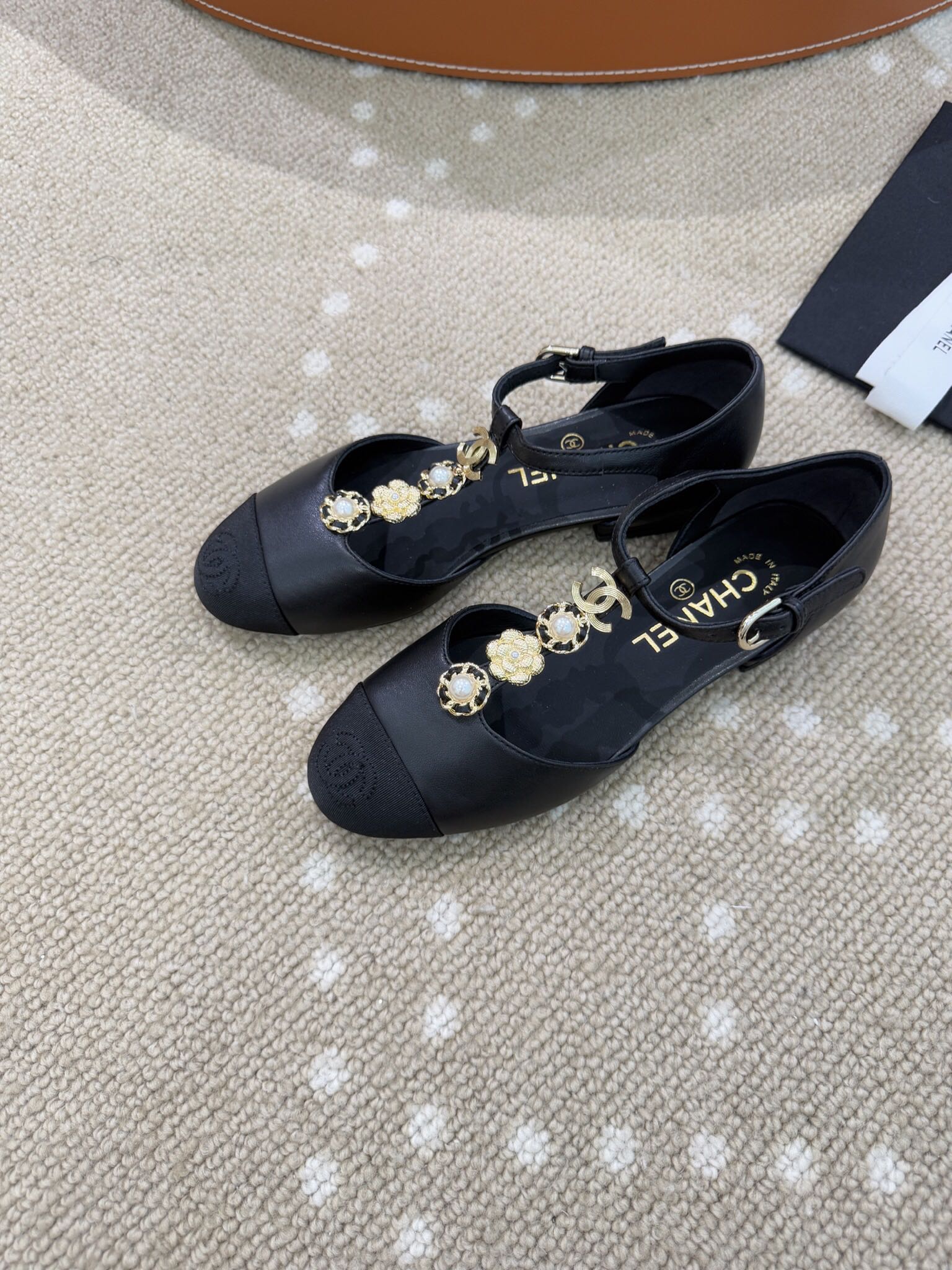 Bagsaaa Ch**el Mary Jane Heels with Floral Black