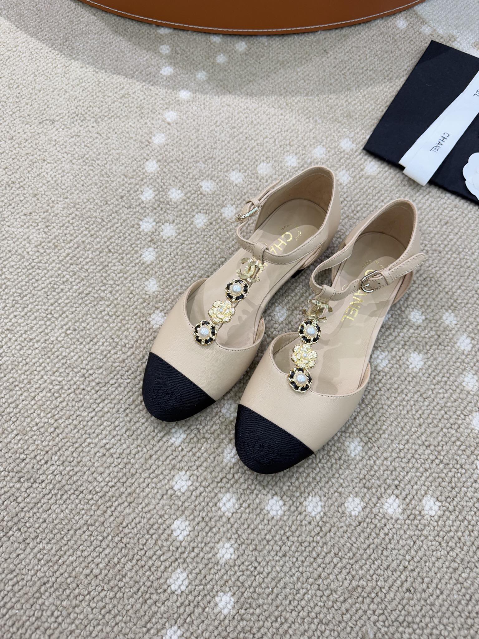 Bagsaaa Ch**el Mary Jane Heels with Floral Beige