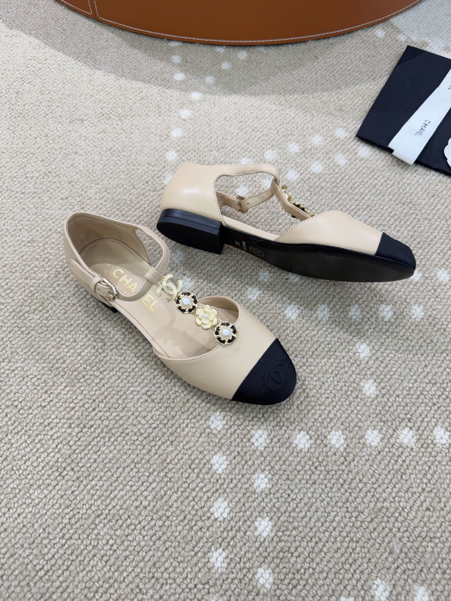 Bagsaaa Ch**el Mary Jane Heels with Floral Beige