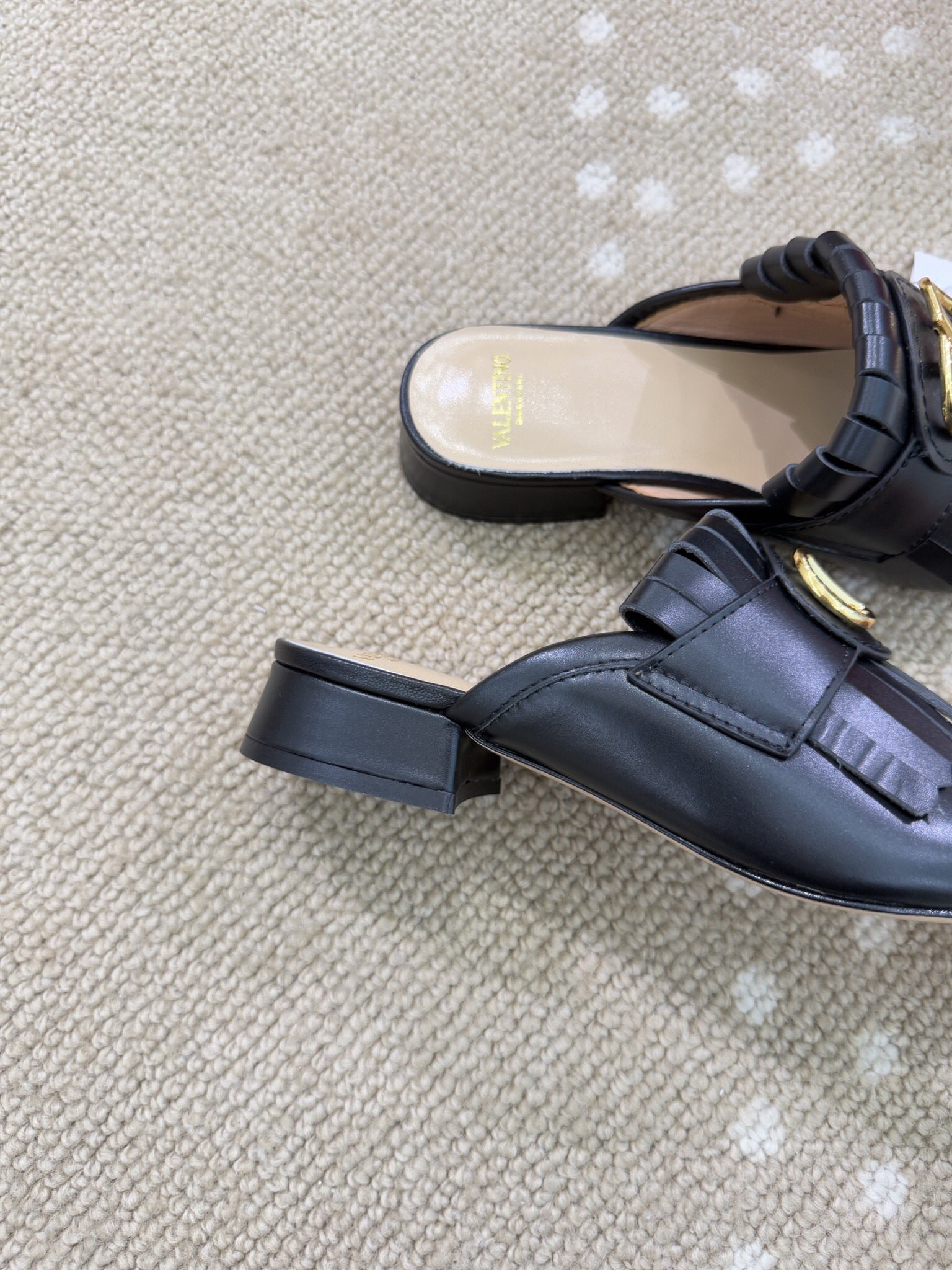Bagsaaa Va1e*ntin0 Garavani VLogo Signature mules black