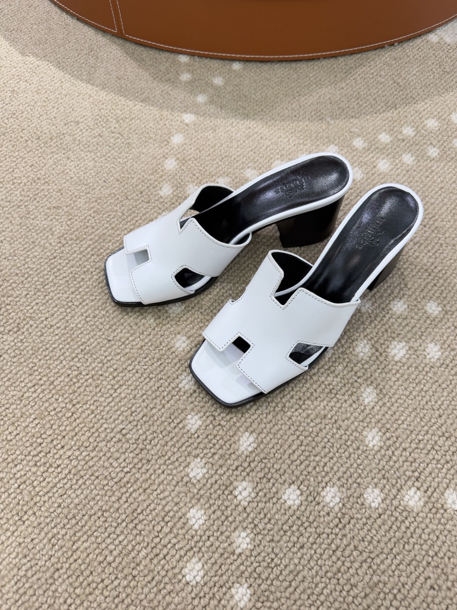 Bagsaaa H**me5 Helia 60 sandal white